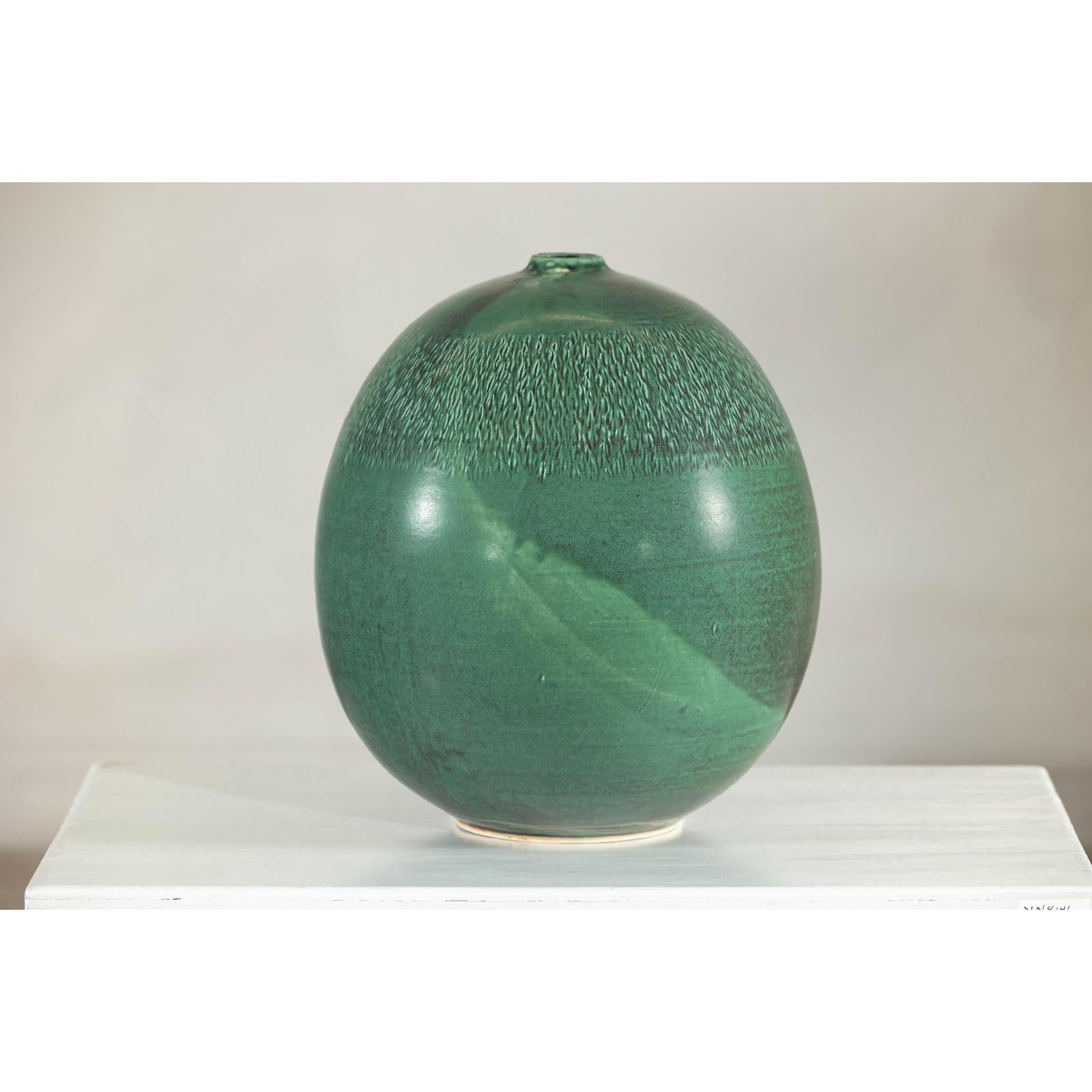 Large Green Artisan Vase with Textured Glaze, Modern Decorative Accent