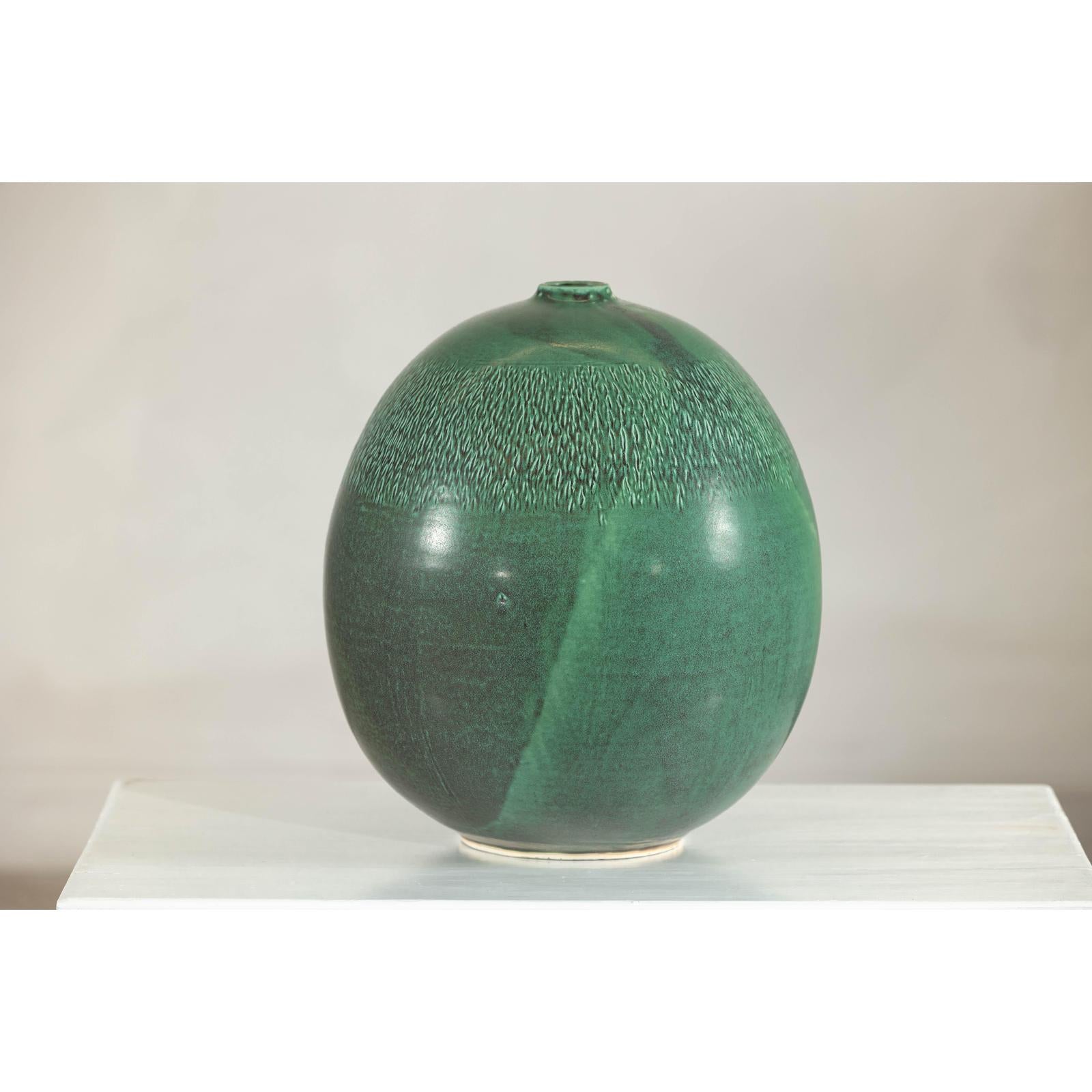 Large Green Artisan Vase with Textured Glaze, Modern Decorative Accent