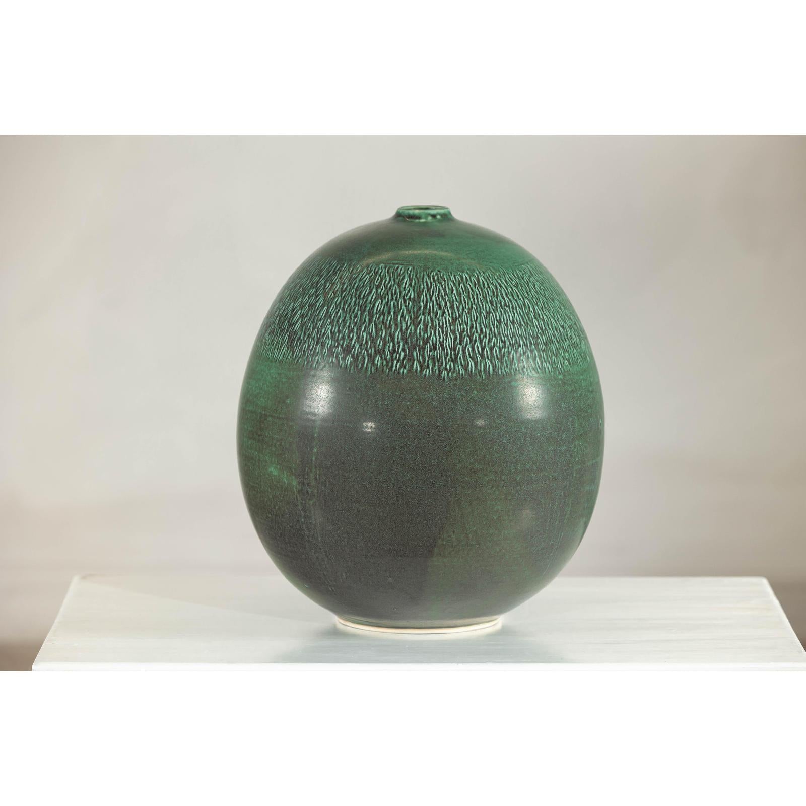 Large Green Artisan Vase with Textured Glaze, Modern Decorative Accent