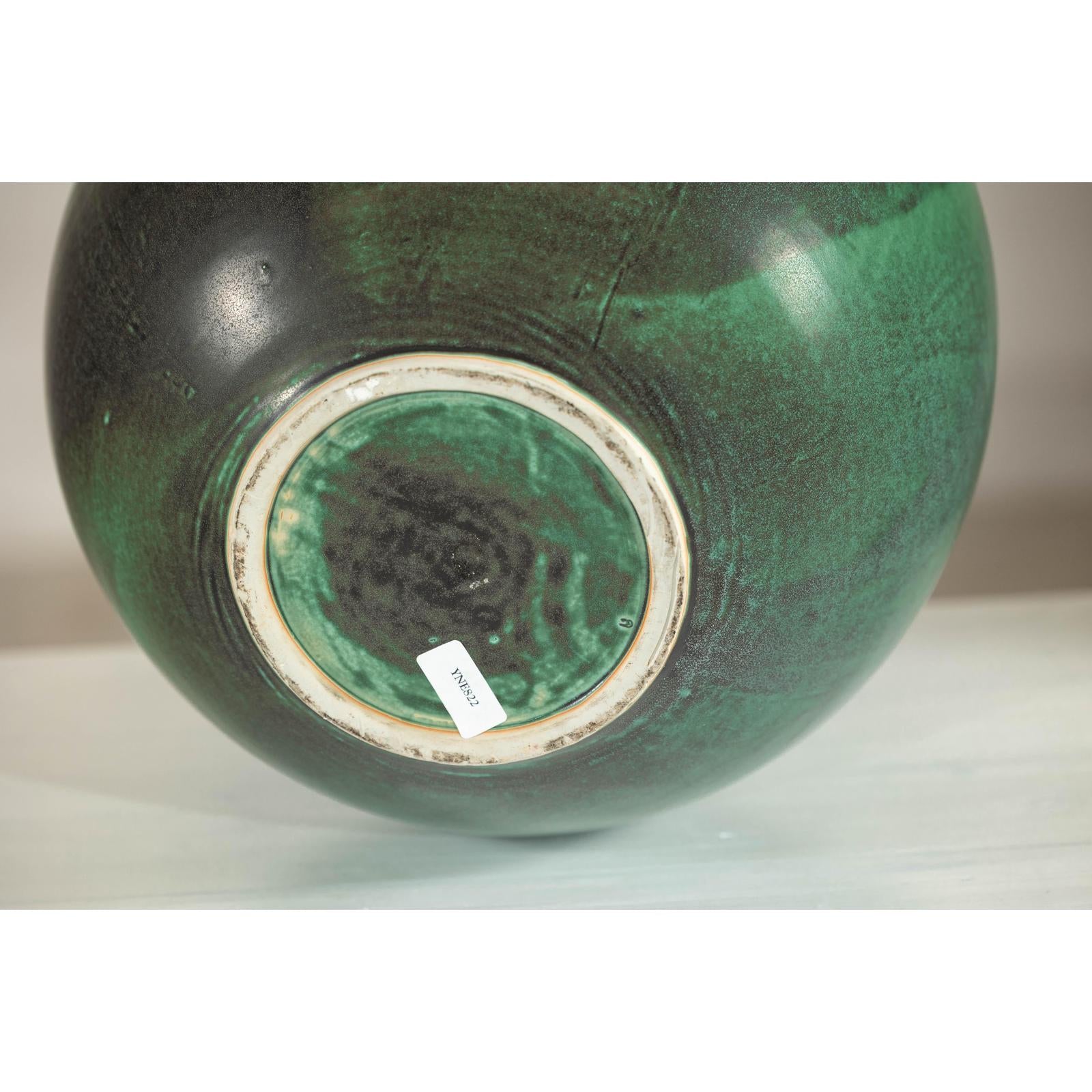 Large Green Artisan Vase with Textured Glaze, Modern Decorative Accent