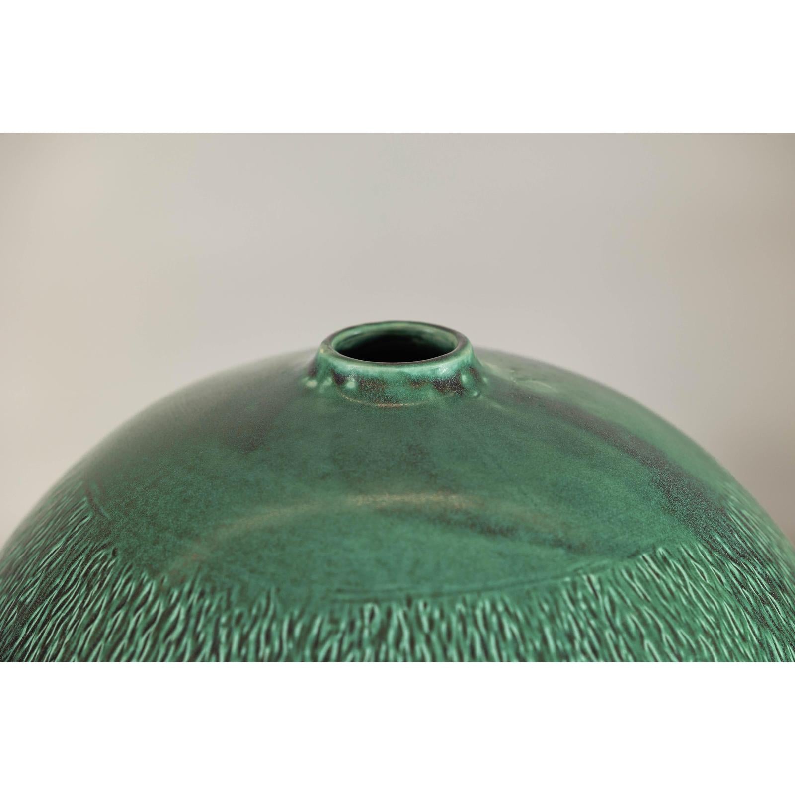 Large Green Artisan Vase with Textured Glaze, Modern Decorative Accent