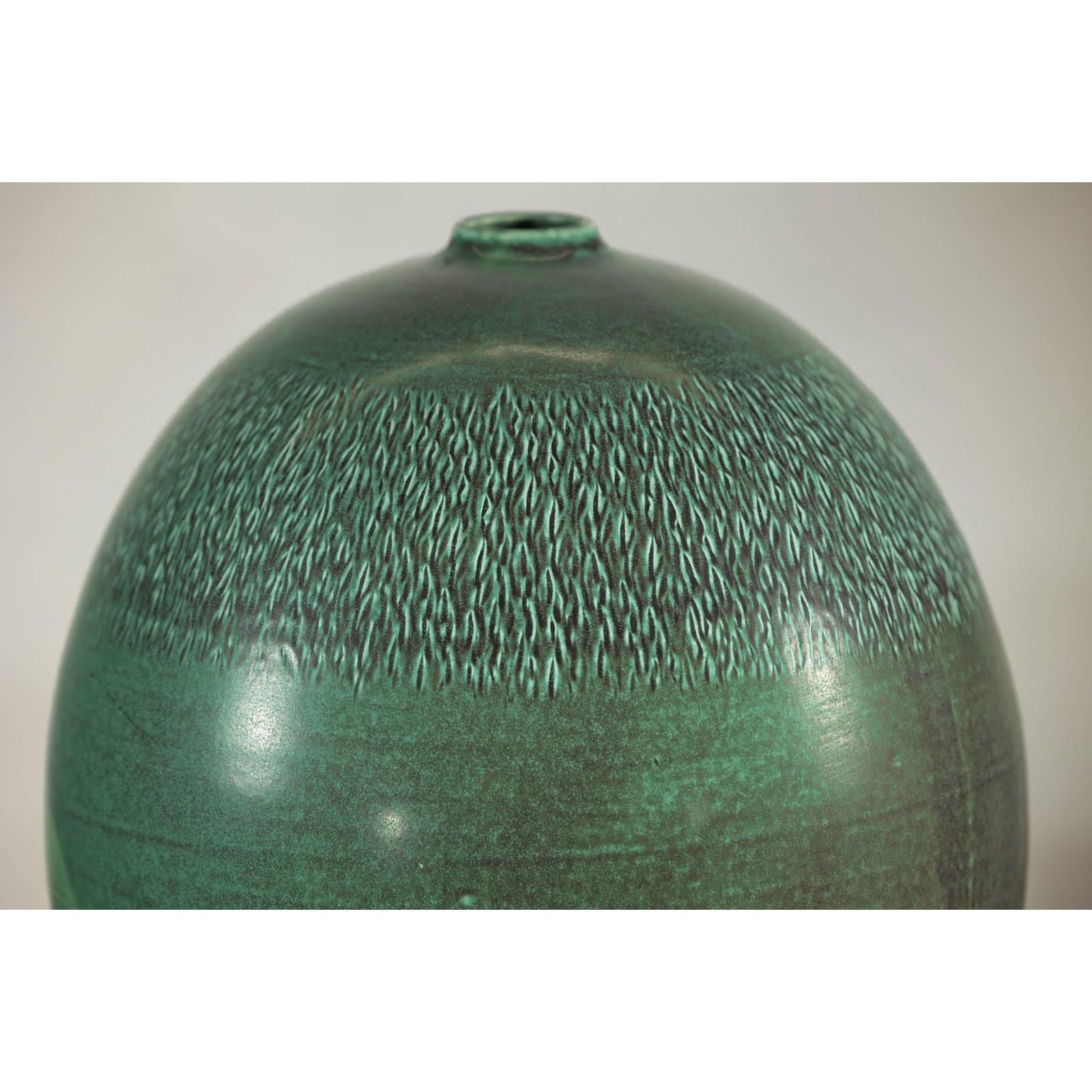 Large Green Artisan Vase with Textured Glaze, Modern Decorative Accent