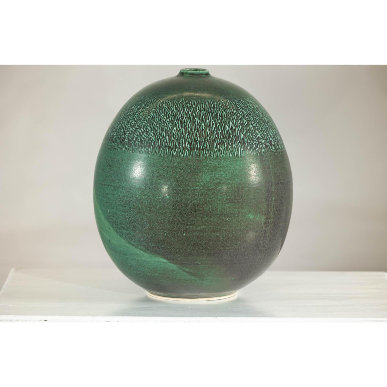 Large Green Artisan Vase with Textured Glaze, Modern Decorative Accent