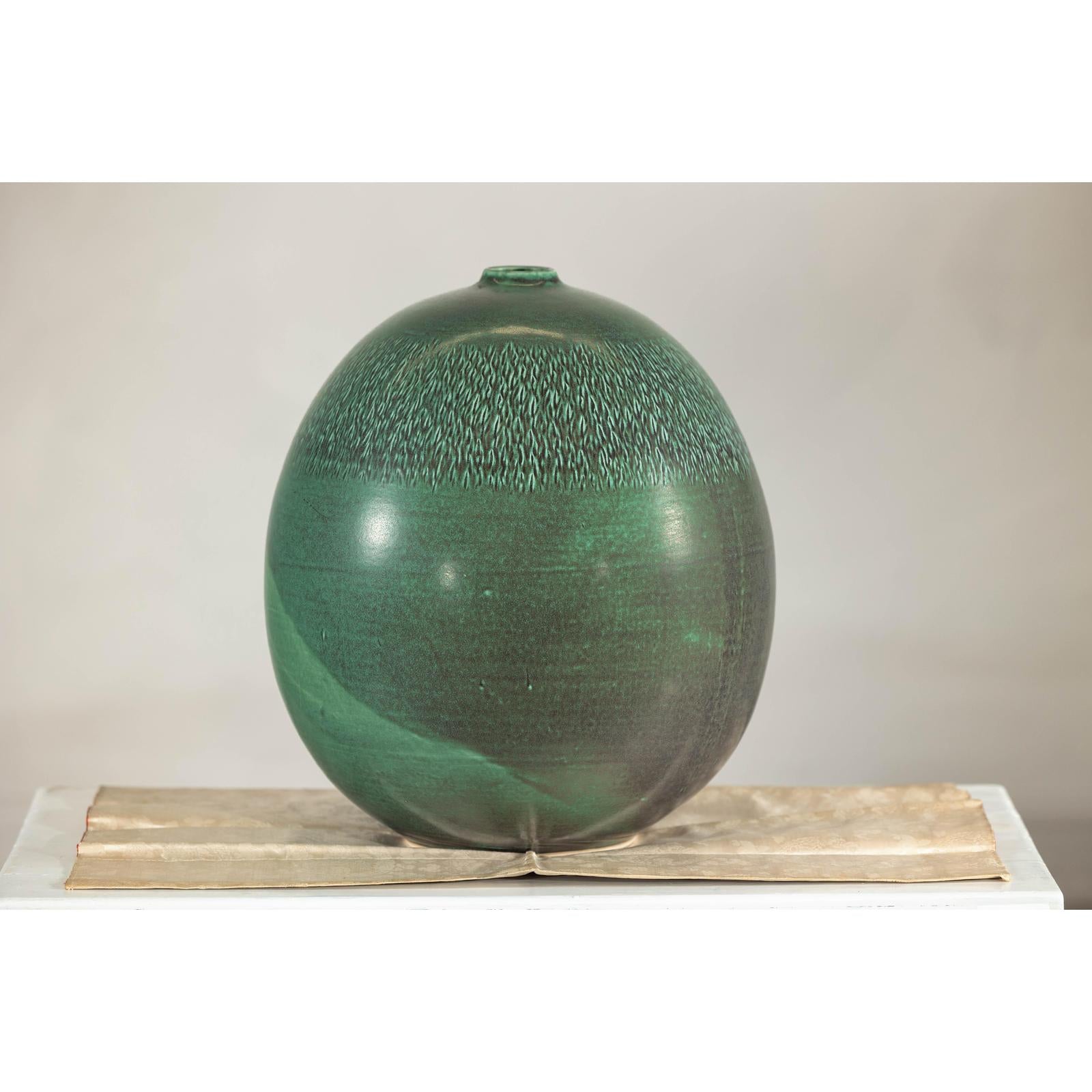 Large Green Artisan Vase with Textured Glaze, Modern Decorative Accent