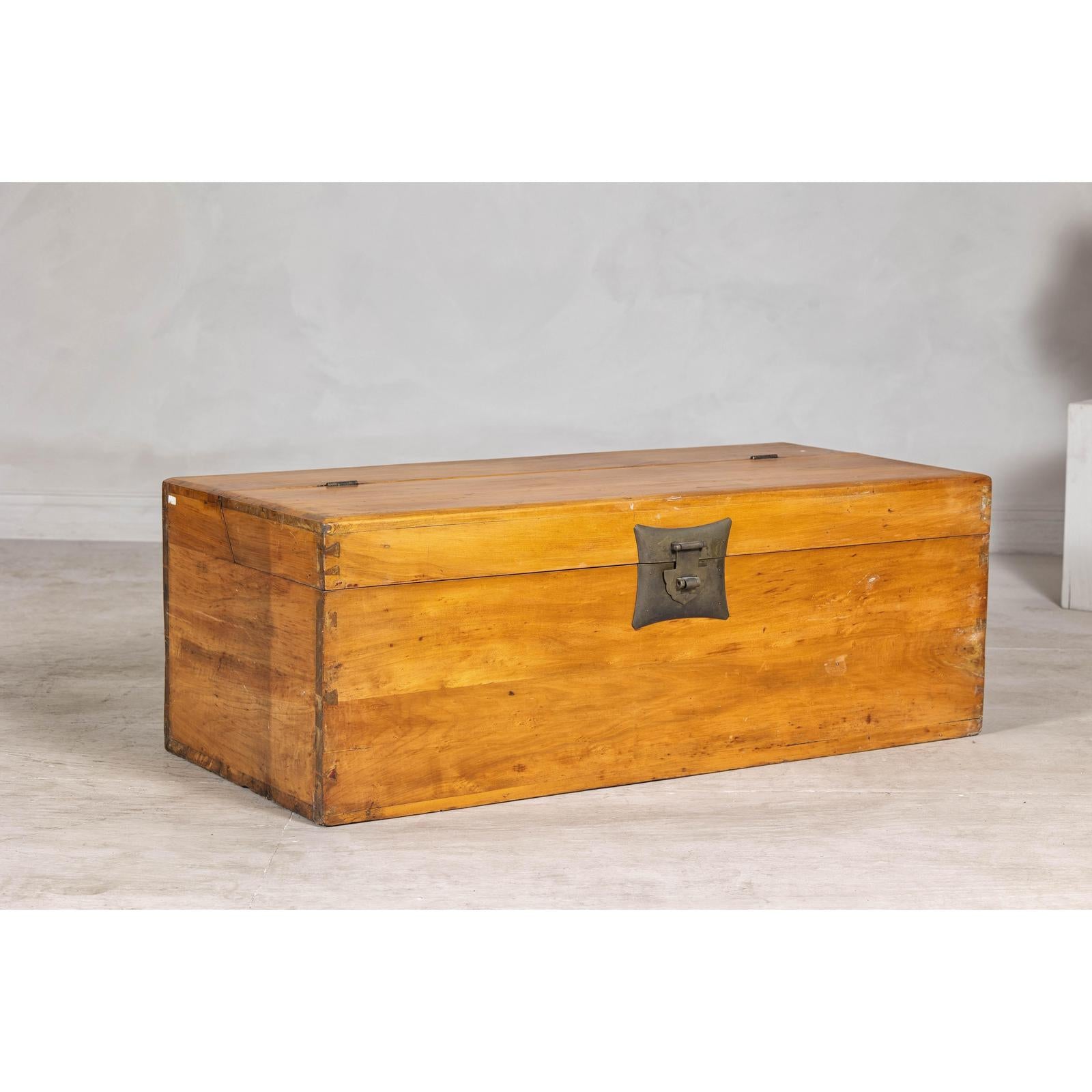 19th Century Yumu Storage Blanket Chest with Natural Lacquer, Late Qing Dynasty