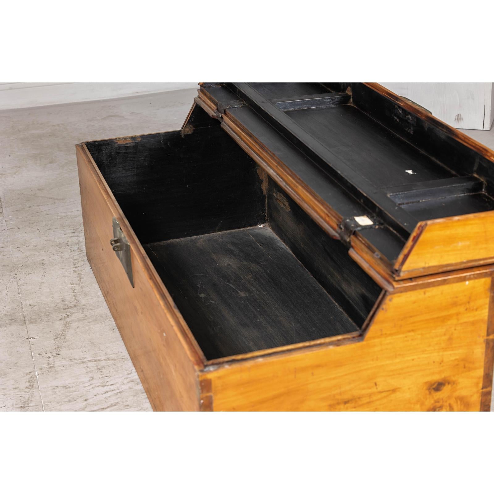 19th Century Yumu Storage Blanket Chest with Natural Lacquer, Late Qing Dynasty