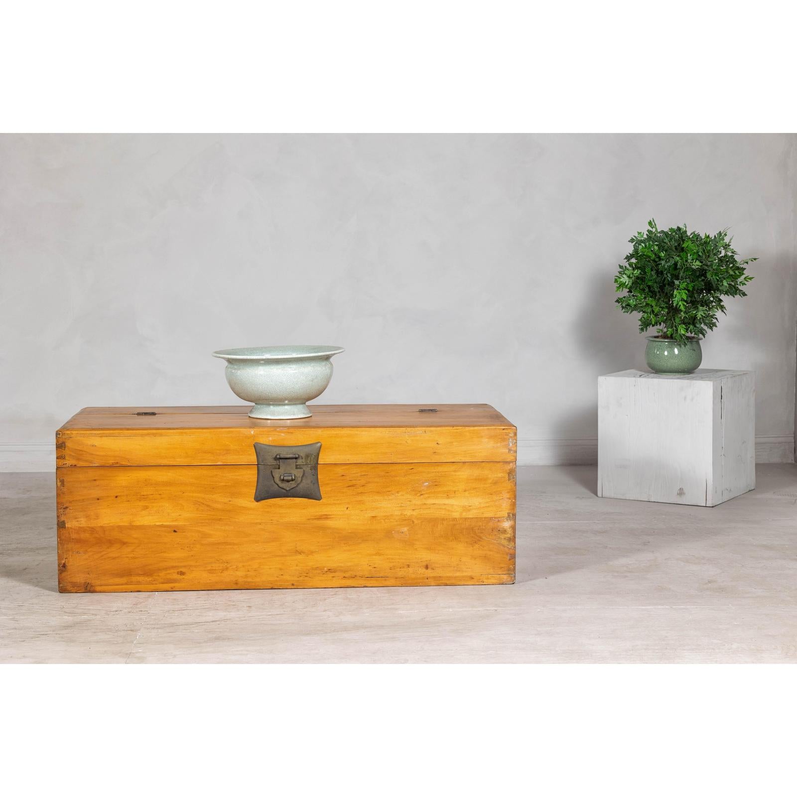 19th Century Yumu Storage Blanket Chest with Natural Lacquer, Late Qing Dynasty