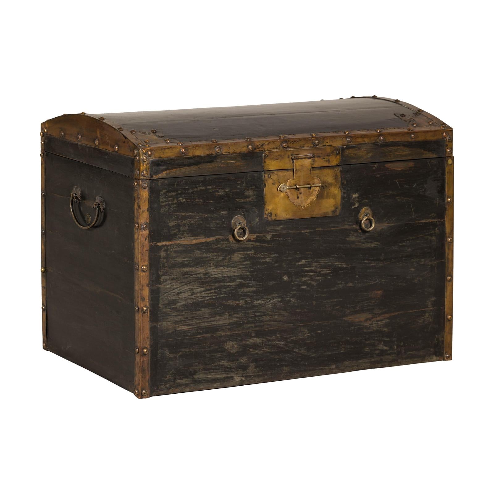 Antique Black and Gold Late Qing Dynasty Trunk with Curved Top and Brass Accents