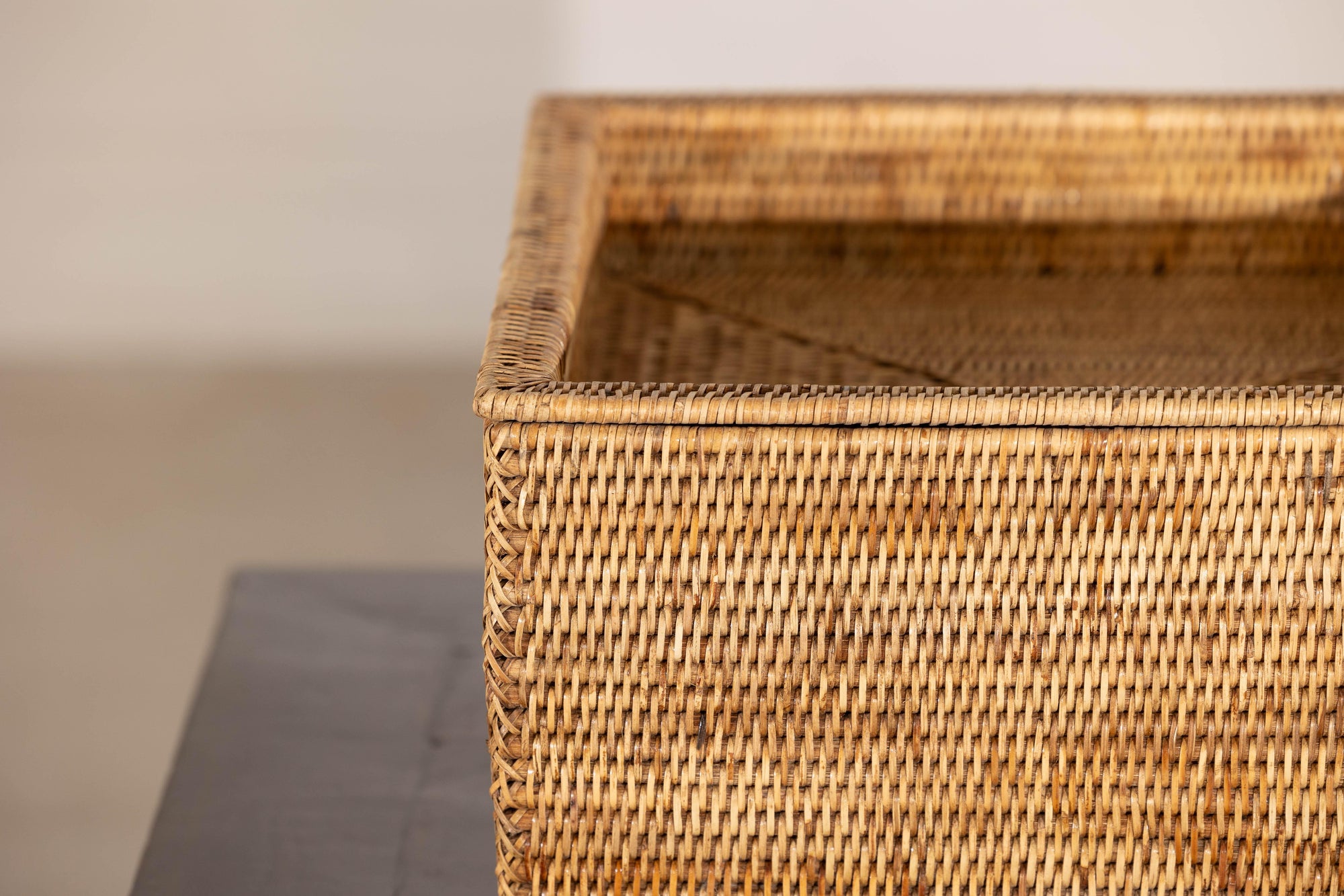 Vintage Country Style Rectangular Rattan Storage Box with Removable Tray Lid