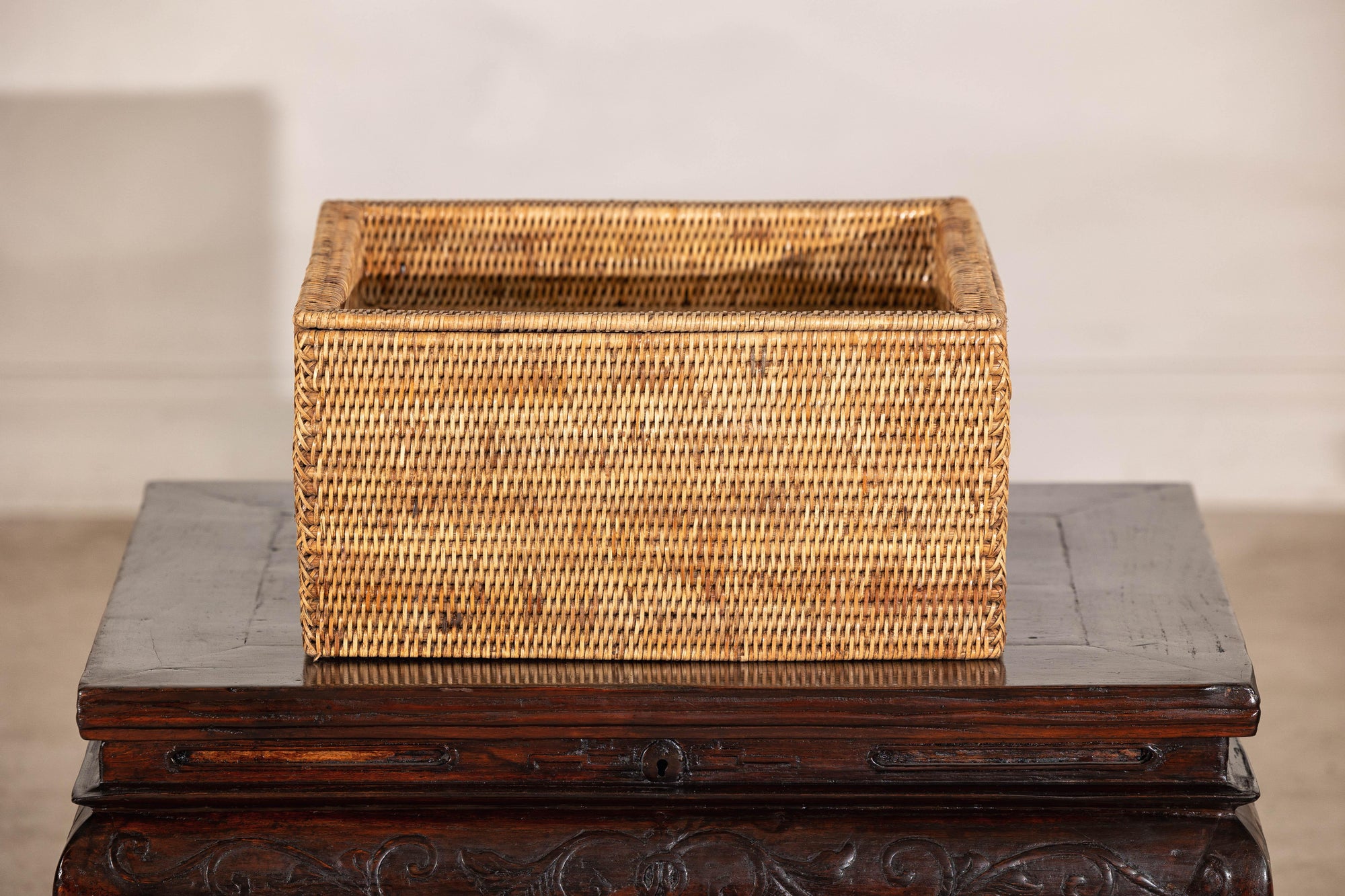 Vintage Country Style Rectangular Rattan Storage Box with Removable Tray Lid