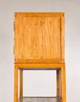Upper back and open shelf structure of the elm cabinet
