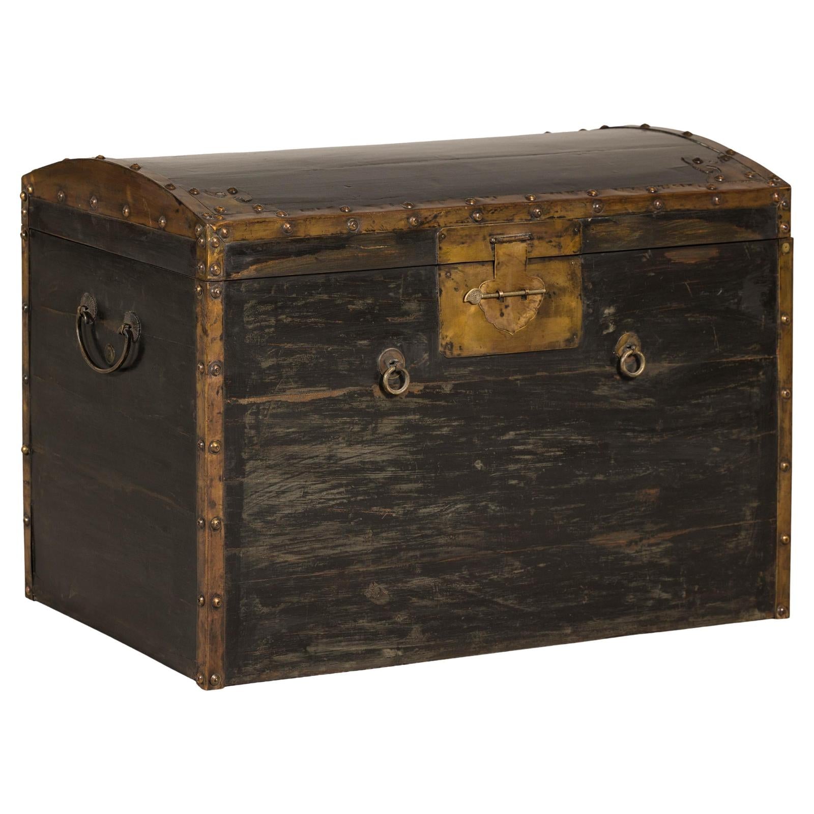 Antique Black and Gold Late Qing Dynasty Trunk with Curved Top and Brass Accents