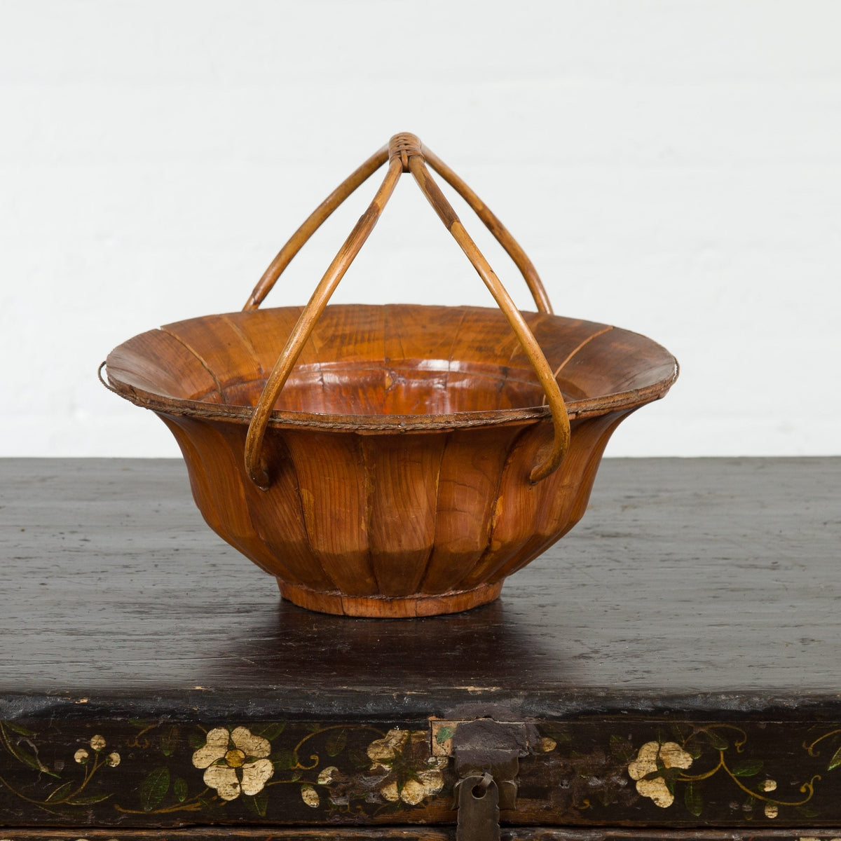 Chinese Late Qing Dynasty 1900s Varnished Bamboo Basket with Large Handles-3. Asian & Chinese Furniture, Art, Antiques, Vintage Home Décor for sale at FEA Home