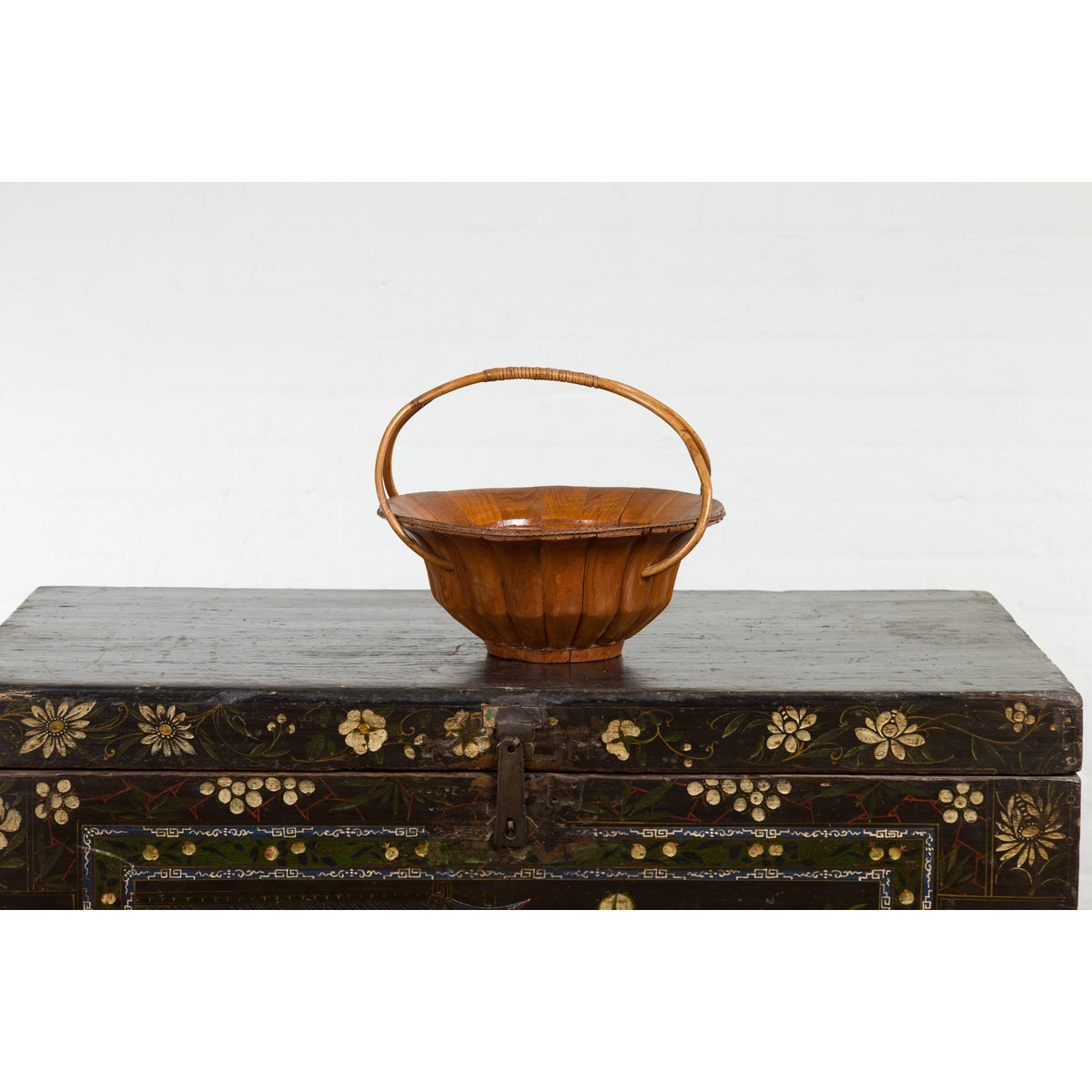 Chinese Late Qing Dynasty 1900s Varnished Bamboo Basket with Large Handles-5. Asian & Chinese Furniture, Art, Antiques, Vintage Home Décor for sale at FEA Home