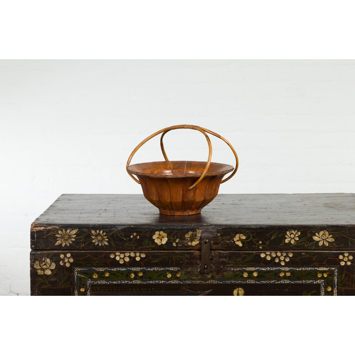 Chinese Late Qing Dynasty 1900s Varnished Bamboo Basket with Large Handles-6. Asian & Chinese Furniture, Art, Antiques, Vintage Home Décor for sale at FEA Home