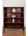 Dark wood Chinese Qing Dynasty bookcase with four shelves, three ceramic vases displayed on upper shelves.