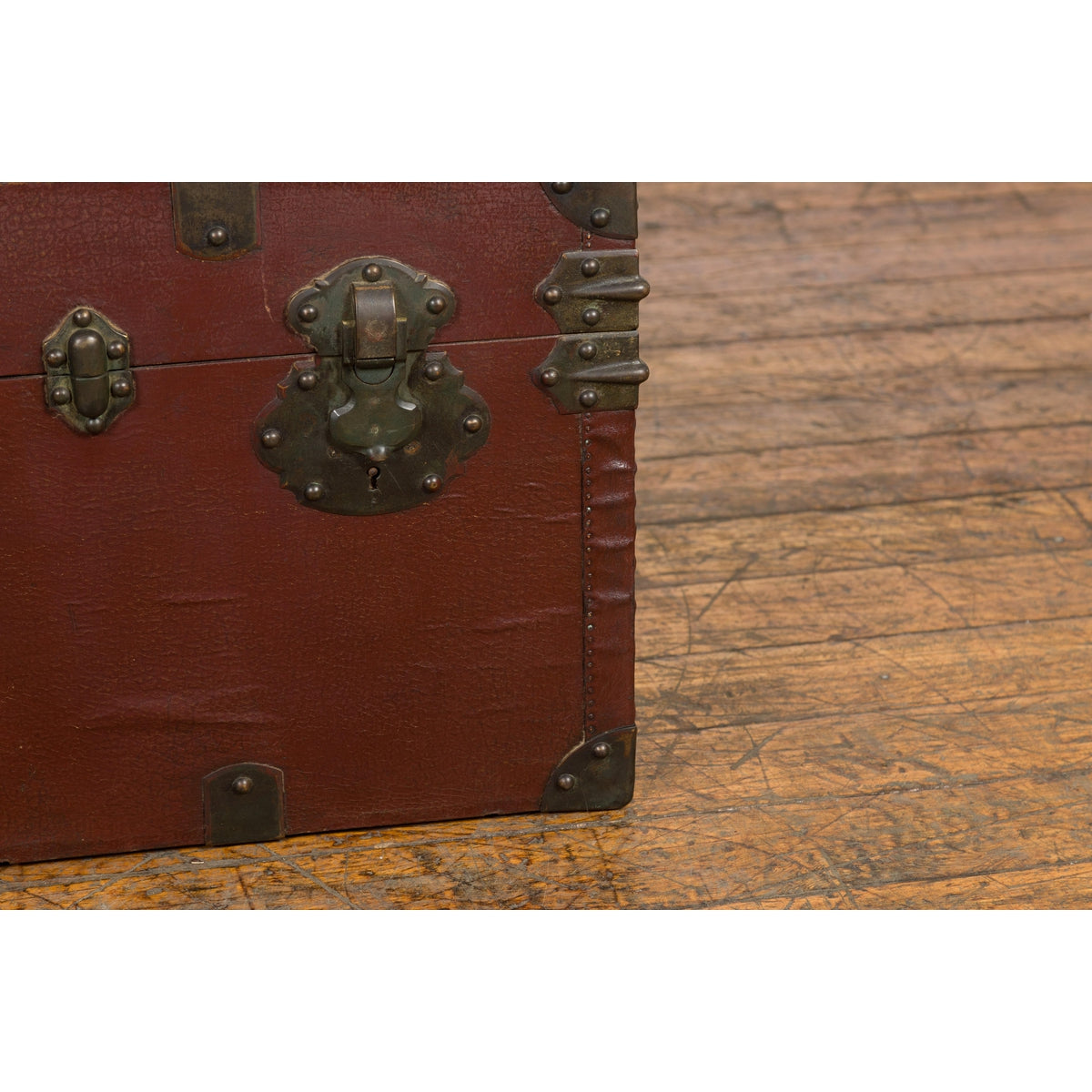 Qing Dynasty Period 19th Century Brown Leather Trunk with Brass Hardware-16. Asian & Chinese Furniture, Art, Antiques, Vintage Home Décor for sale at FEA Home