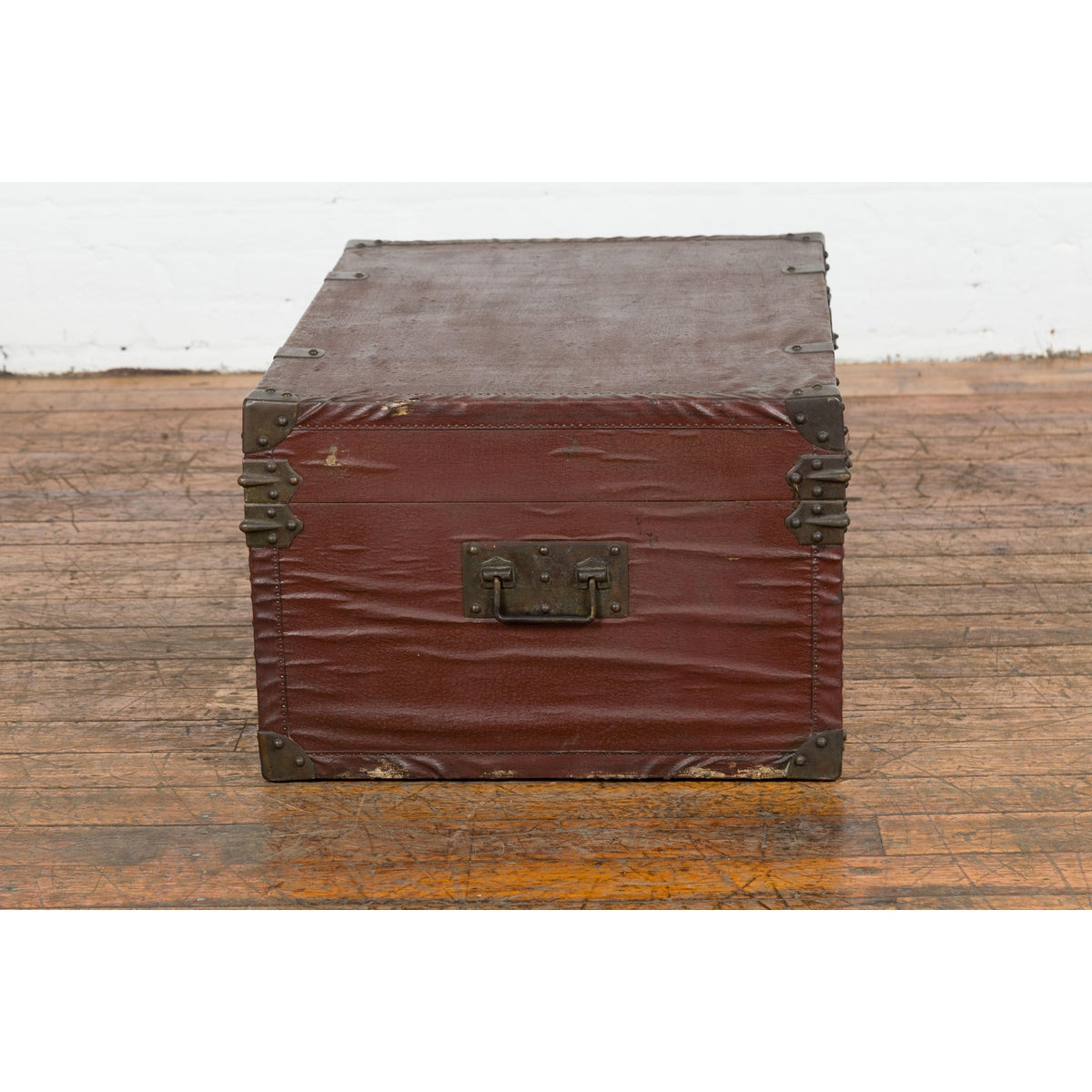 Qing Dynasty Period 19th Century Brown Leather Trunk with Brass Hardware-6. Asian & Chinese Furniture, Art, Antiques, Vintage Home Décor for sale at FEA Home