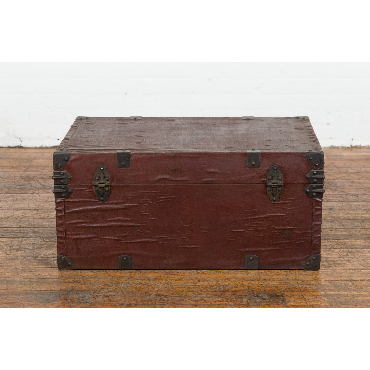 Qing Dynasty Period 19th Century Brown Leather Trunk with Brass Hardware-7. Asian & Chinese Furniture, Art, Antiques, Vintage Home Décor for sale at FEA Home