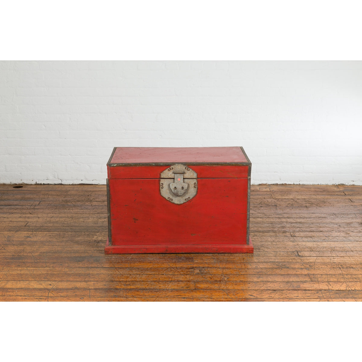 Chinese Qing Dynasty Period 19th Century Red Lacquer Trunk with Metal Edging-4. Asian & Chinese Furniture, Art, Antiques, Vintage Home Décor for sale at FEA Home
