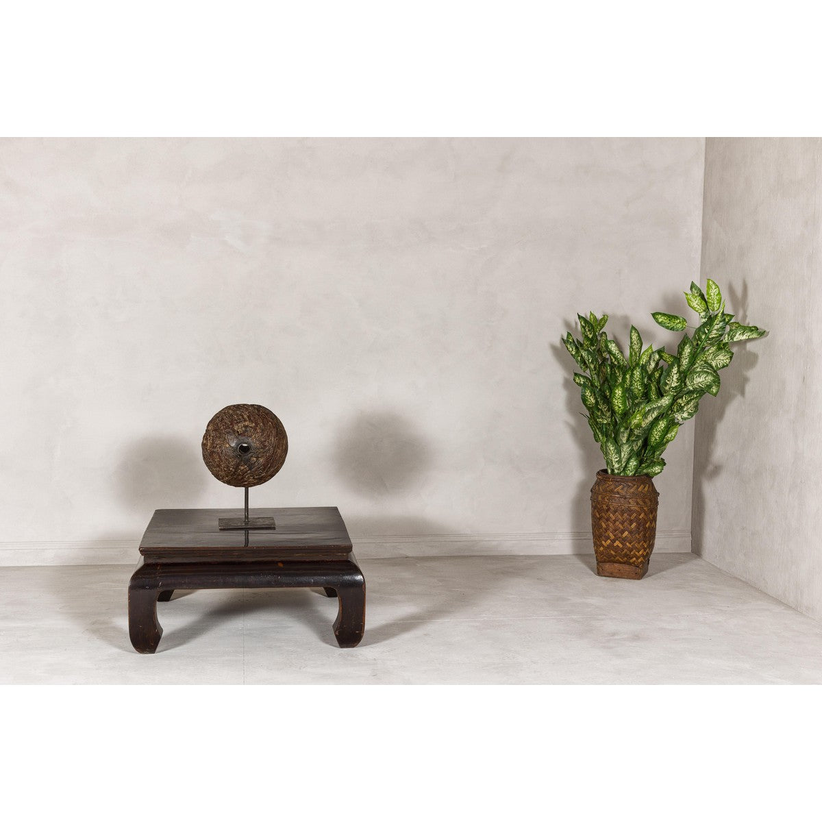 Chow Legs Dark Lacquered Coffee Table with Gloss Patina, Antique-2. Asian & Chinese Furniture, Art, Antiques, Vintage Home Décor for sale at FEA Home