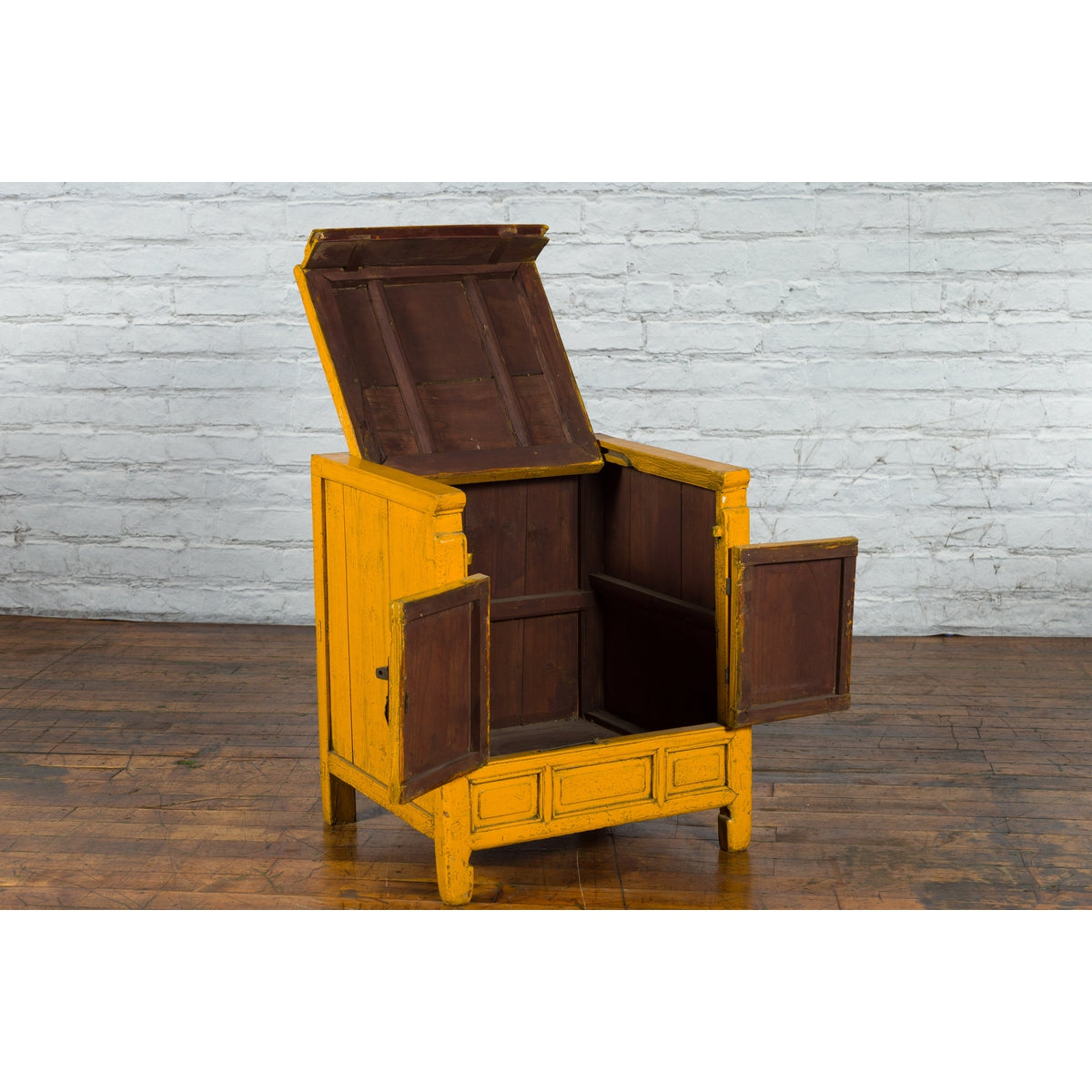 20th Century Vintage Bedside Cabinet with Yellow Lacquer and Lift Top-4. Asian & Chinese Furniture, Art, Antiques, Vintage Home Décor for sale at FEA Home