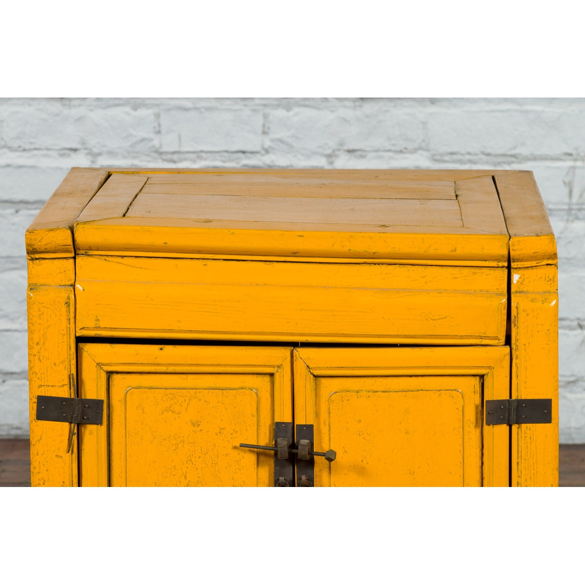 20th Century Vintage Bedside Cabinet with Yellow Lacquer and Lift Top-5. Asian & Chinese Furniture, Art, Antiques, Vintage Home Décor for sale at FEA Home
