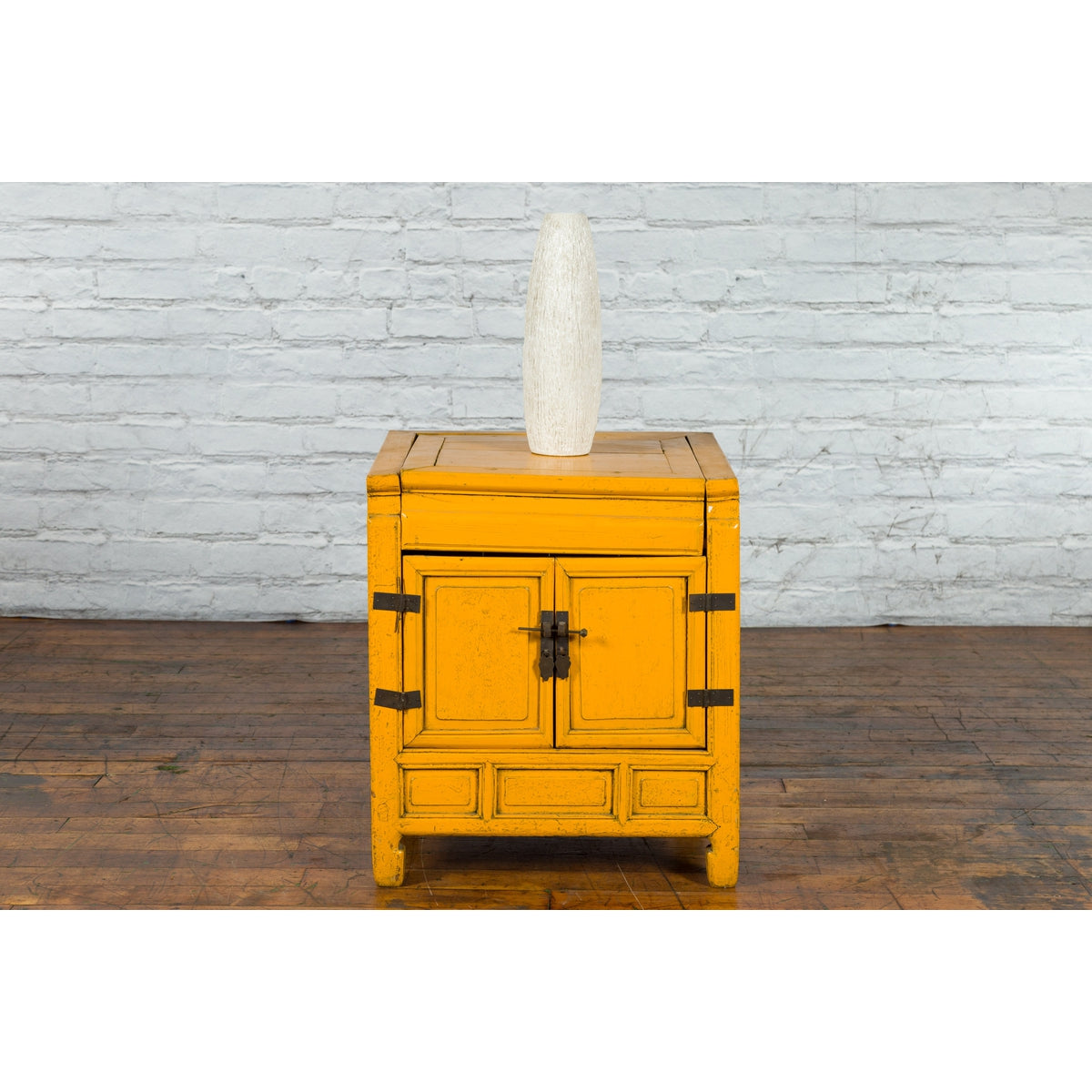 20th Century Vintage Bedside Cabinet with Yellow Lacquer and Lift Top-8. Asian & Chinese Furniture, Art, Antiques, Vintage Home Décor for sale at FEA Home