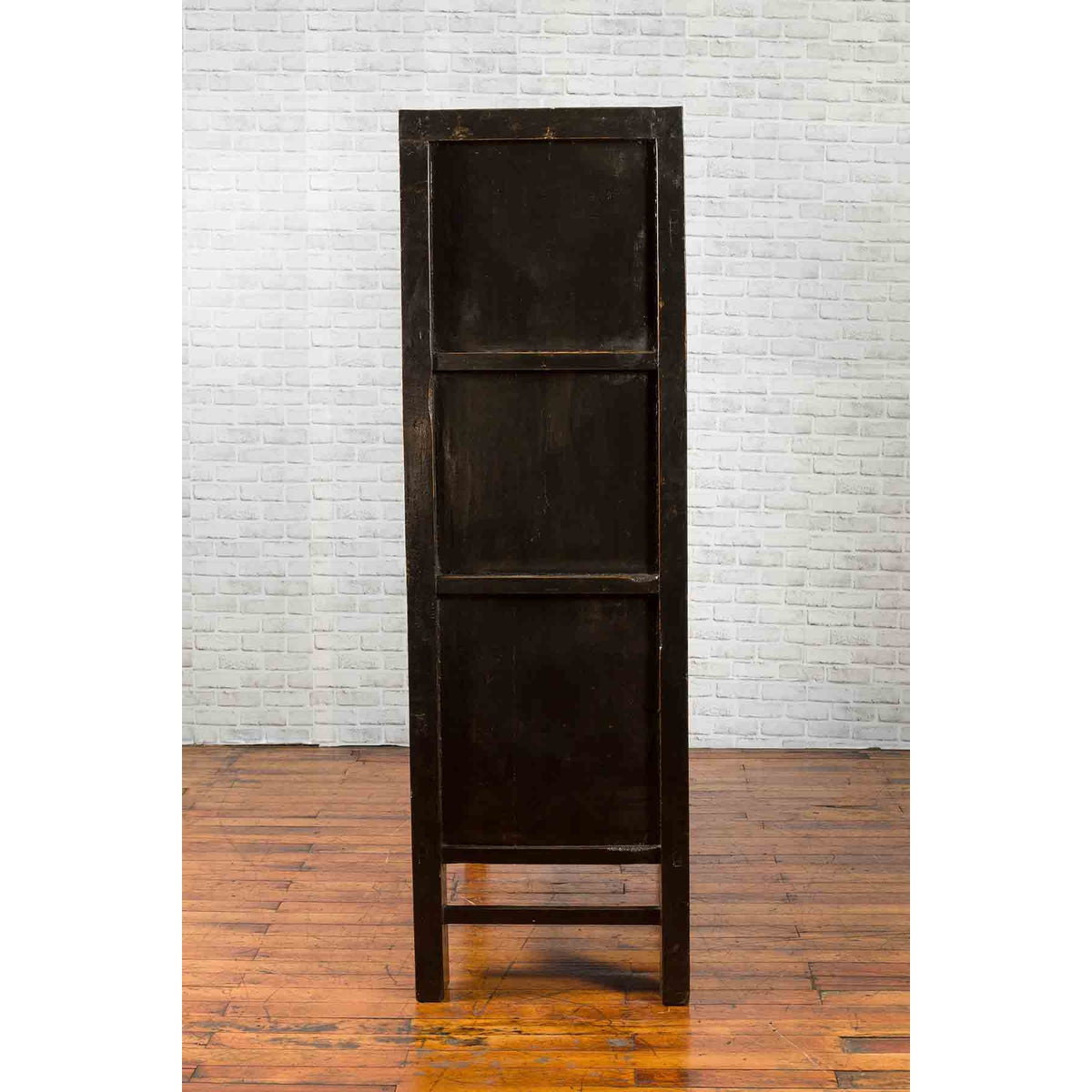 Chinese Red Lacquered 19th Century Qing Dynasty Cabinet with Gilt Chinoiseries-12. Asian & Chinese Furniture, Art, Antiques, Vintage Home Décor for sale at FEA Home