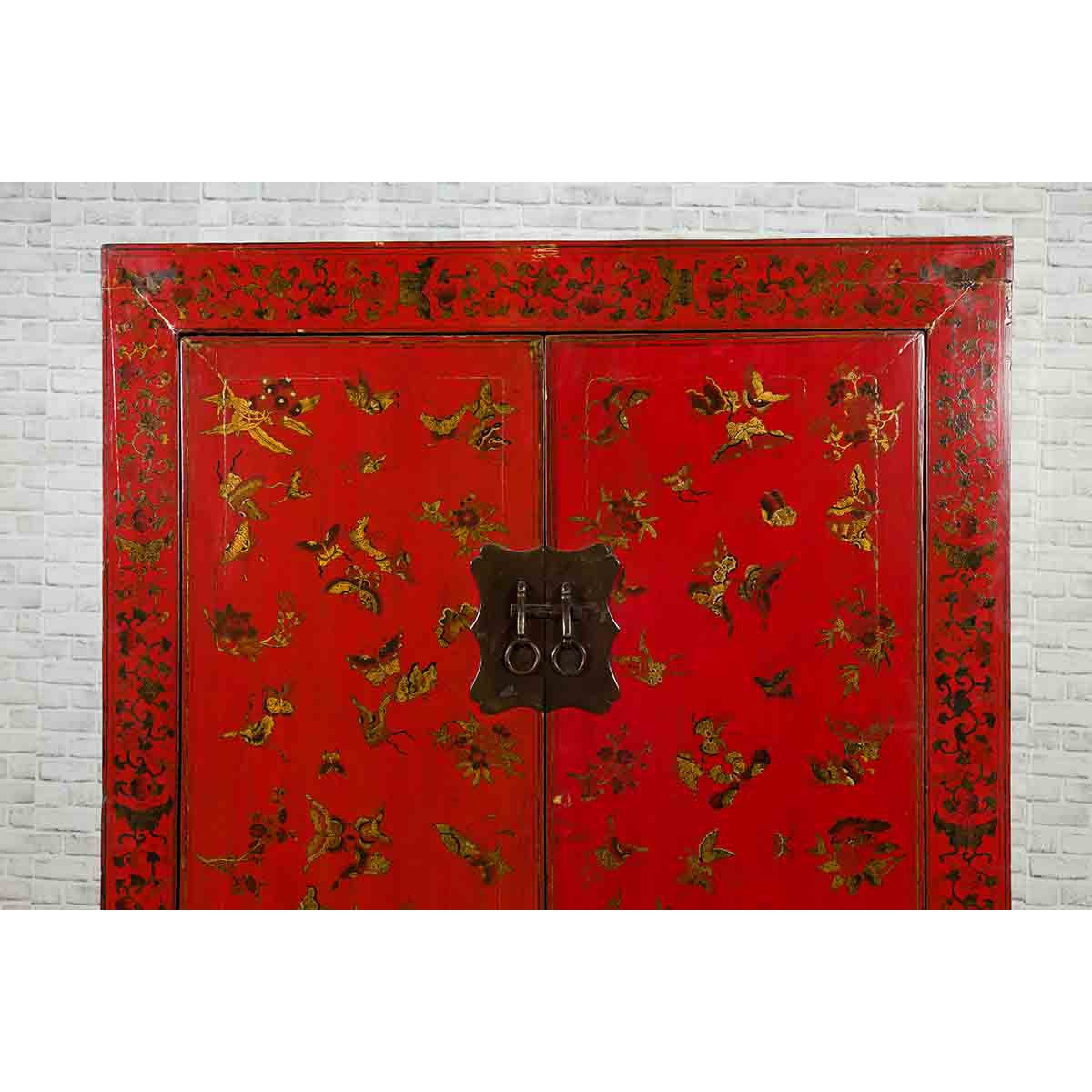 Chinese Red Lacquered 19th Century Qing Dynasty Cabinet with Gilt Chinoiseries-5. Asian & Chinese Furniture, Art, Antiques, Vintage Home Décor for sale at FEA Home