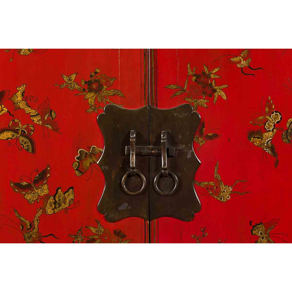 Chinese Red Lacquered 19th Century Qing Dynasty Cabinet with Gilt Chinoiseries-6. Asian & Chinese Furniture, Art, Antiques, Vintage Home Décor for sale at FEA Home