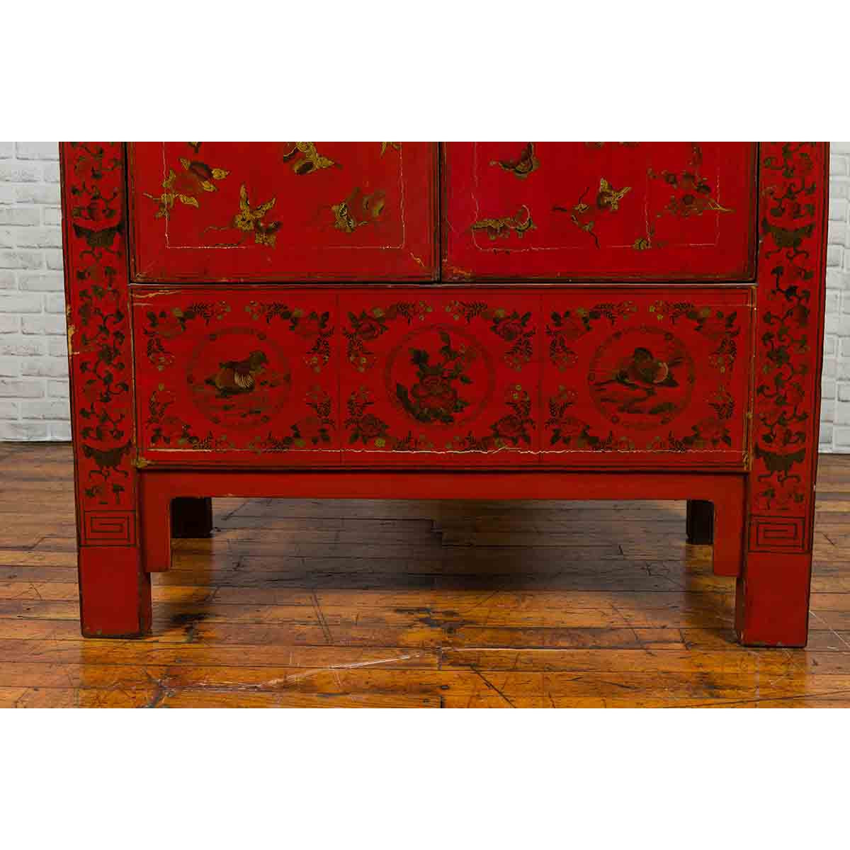 Chinese Red Lacquered 19th Century Qing Dynasty Cabinet with Gilt Chinoiseries-7. Asian & Chinese Furniture, Art, Antiques, Vintage Home Décor for sale at FEA Home