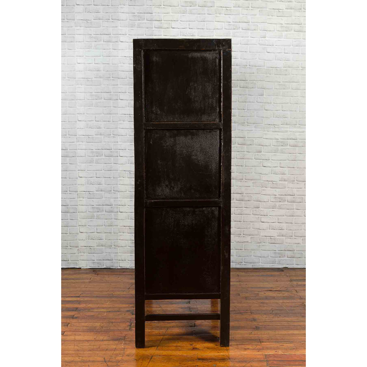 Chinese Red Lacquered 19th Century Qing Dynasty Cabinet with Gilt Chinoiseries-10. Asian & Chinese Furniture, Art, Antiques, Vintage Home Décor for sale at FEA Home