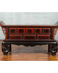 Red and black lacquered wood altar coffer table with chinoiserie motifs and curved legs, 19th century.