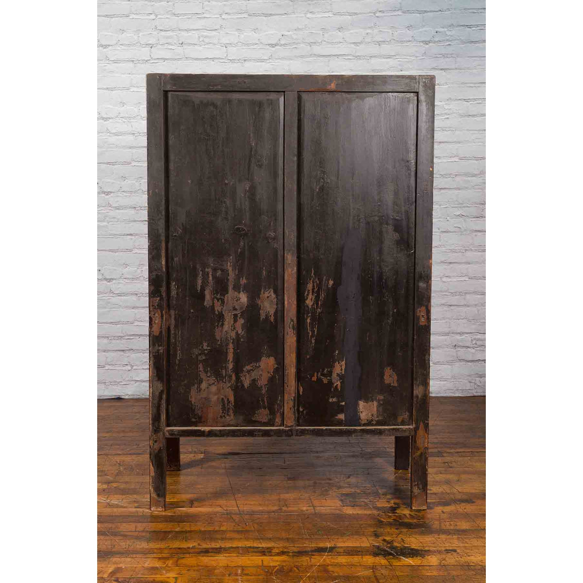 Chinese Qing Dynasty 19th Century Red Lacquer Cabinet with Gold Chinoiseries-15. Asian & Chinese Furniture, Art, Antiques, Vintage Home Décor for sale at FEA Home