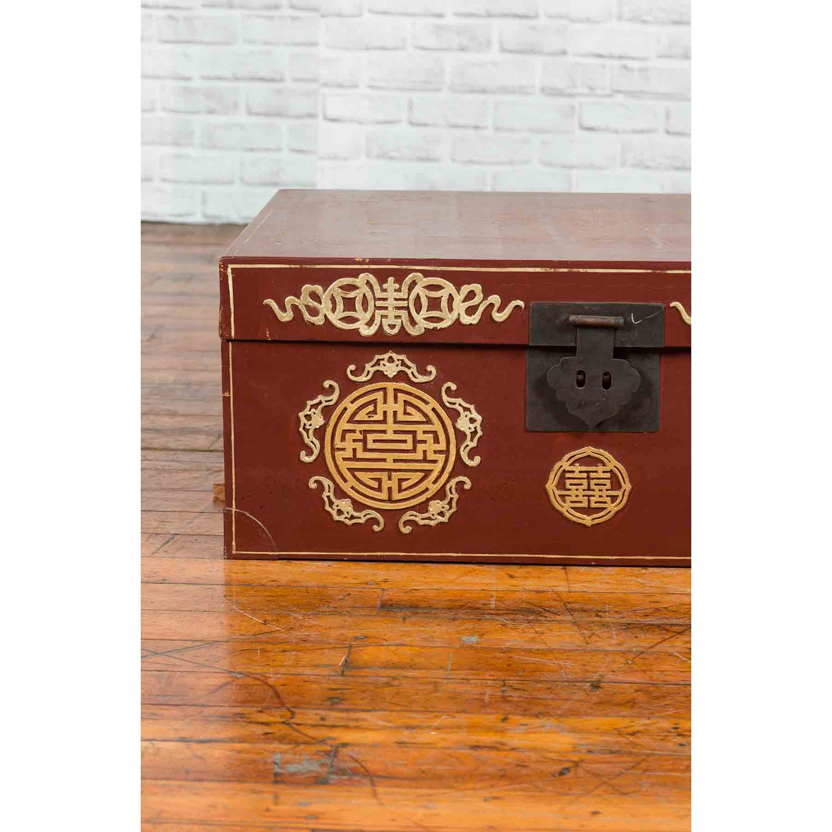 Vintage Chinese Red Blanket Chest with Gold Details and Calligraphy Motifs-7. Asian & Chinese Furniture, Art, Antiques, Vintage Home Décor for sale at FEA Home