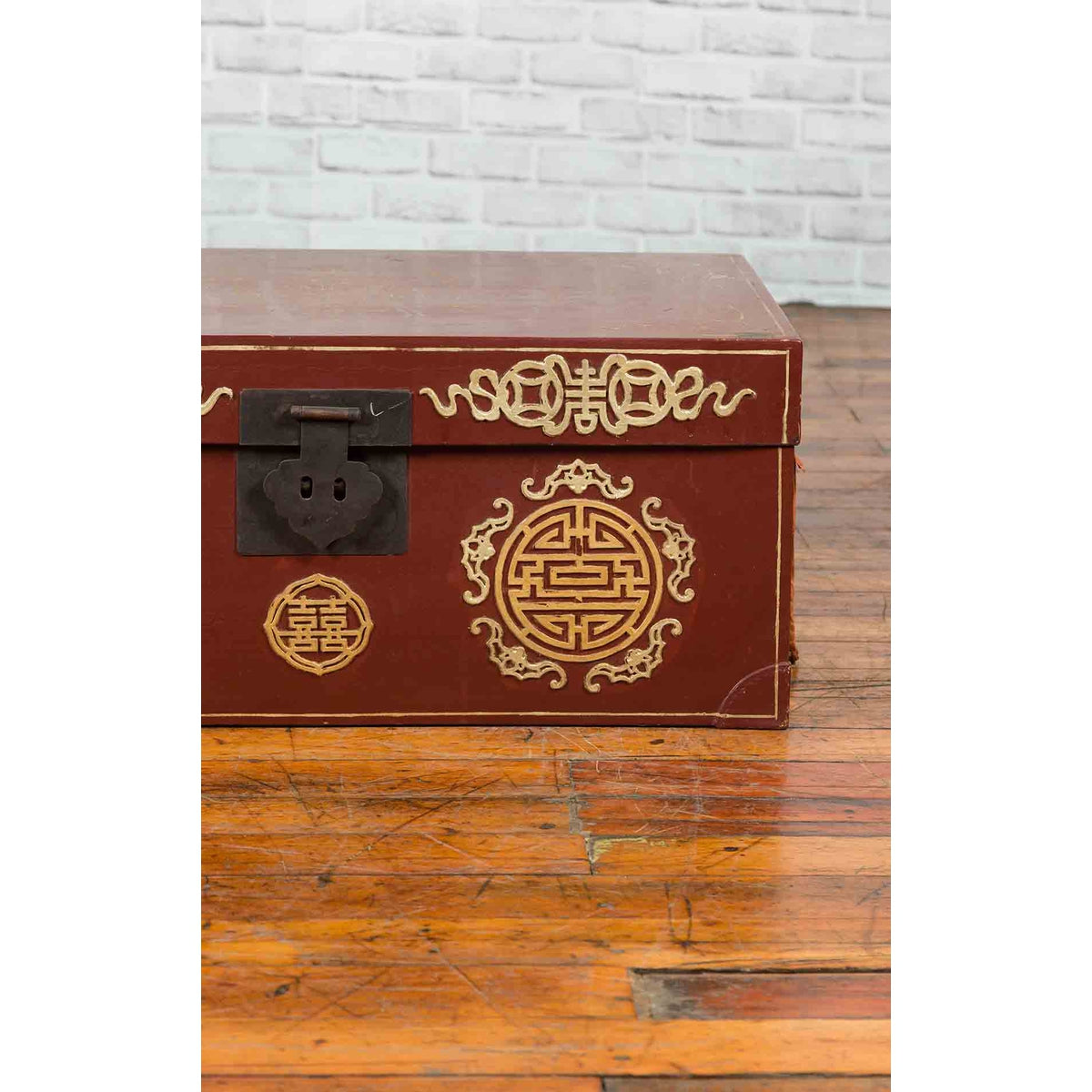 Vintage Chinese Red Blanket Chest with Gold Details and Calligraphy Motifs-9. Asian & Chinese Furniture, Art, Antiques, Vintage Home Décor for sale at FEA Home