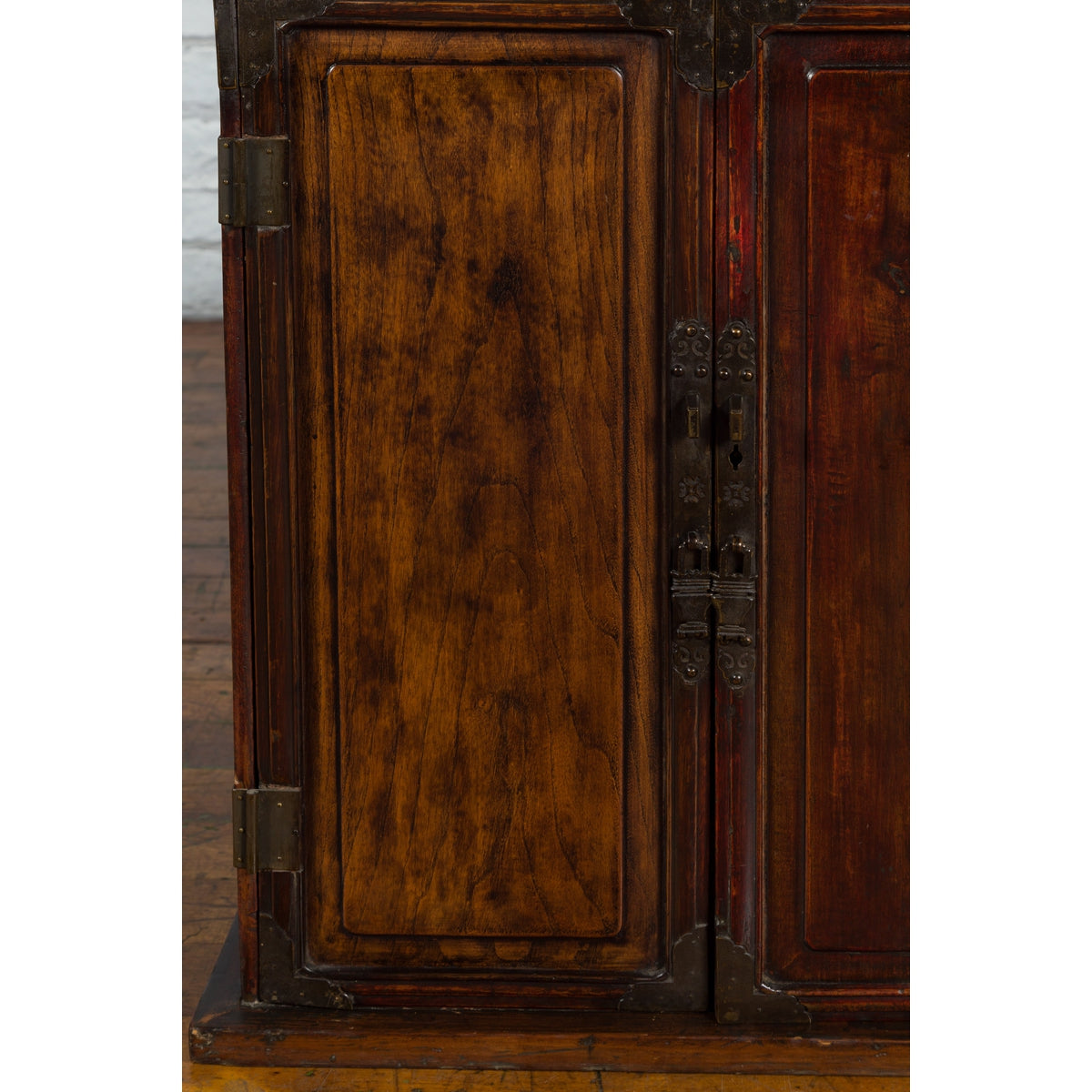 Chinese Qing Dynasty 19th Century Bedside Cabinet with Brass Ornaments-11. Asian & Chinese Furniture, Art, Antiques, Vintage Home Décor for sale at FEA Home