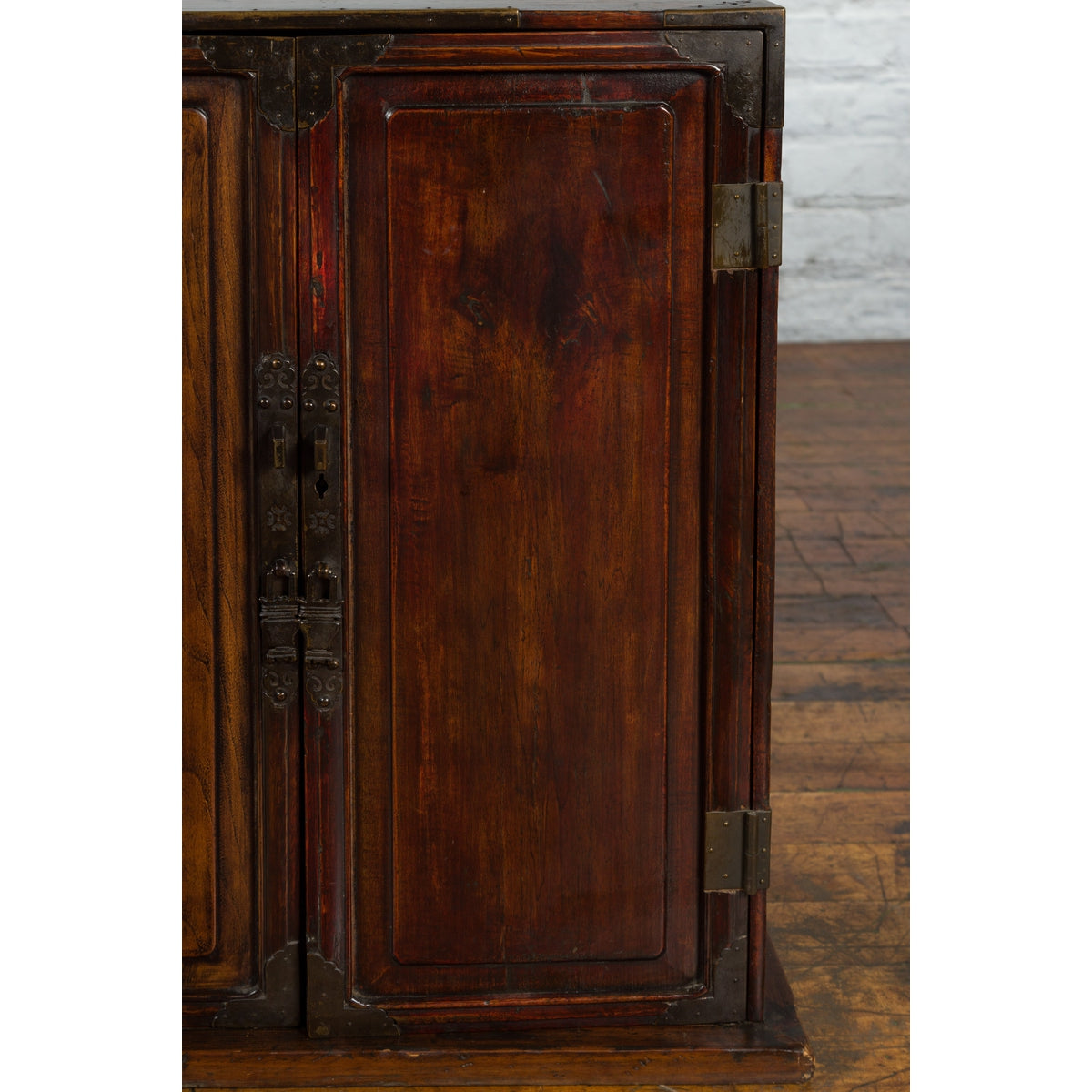 Chinese Qing Dynasty 19th Century Bedside Cabinet with Brass Ornaments-12. Asian & Chinese Furniture, Art, Antiques, Vintage Home Décor for sale at FEA Home