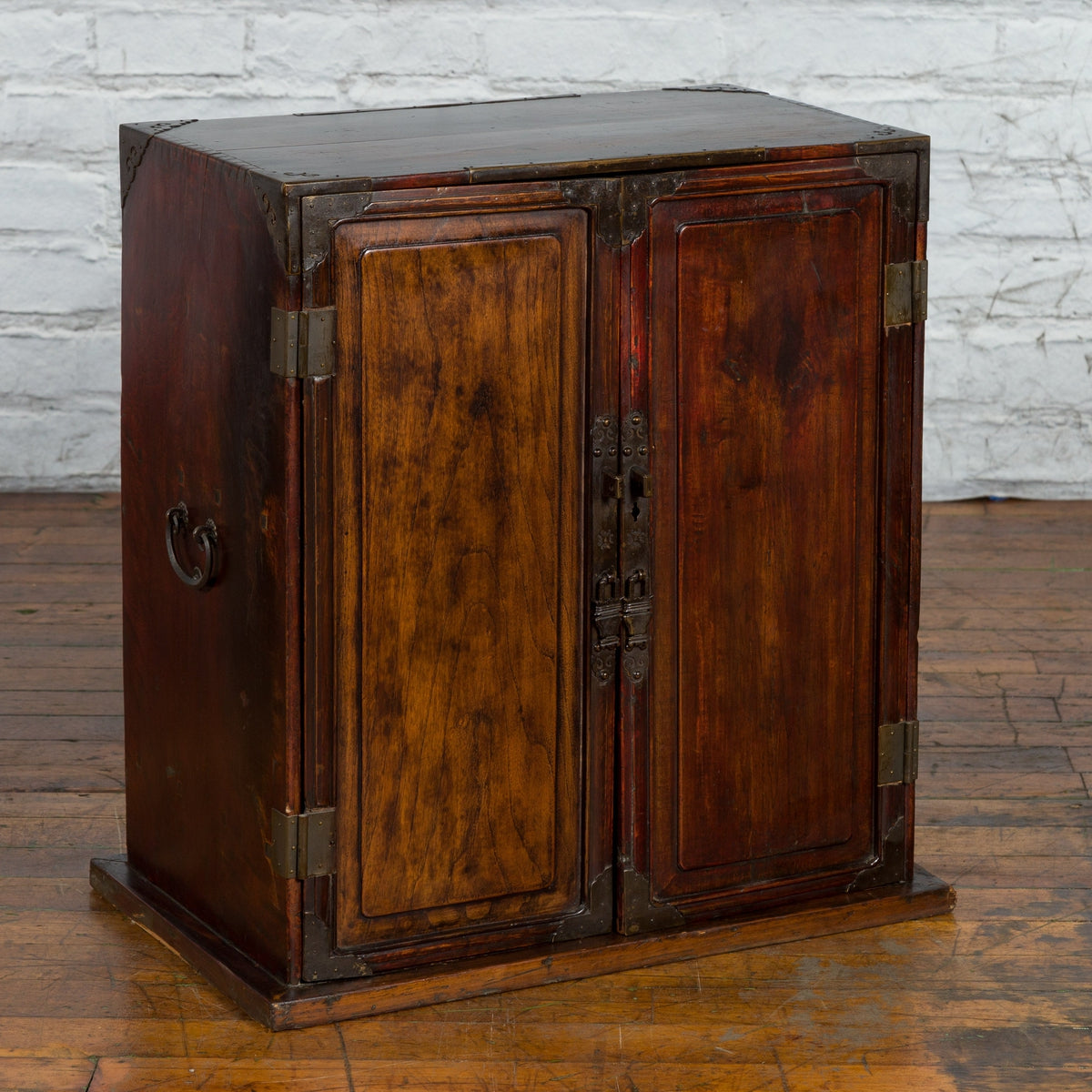 Chinese Qing Dynasty 19th Century Bedside Cabinet with Brass Ornaments-15. Asian & Chinese Furniture, Art, Antiques, Vintage Home Décor for sale at FEA Home