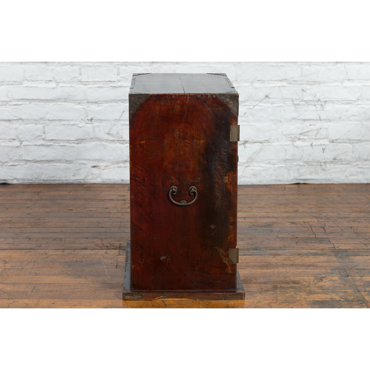 Chinese Qing Dynasty 19th Century Bedside Cabinet with Brass Ornaments-16. Asian & Chinese Furniture, Art, Antiques, Vintage Home Décor for sale at FEA Home