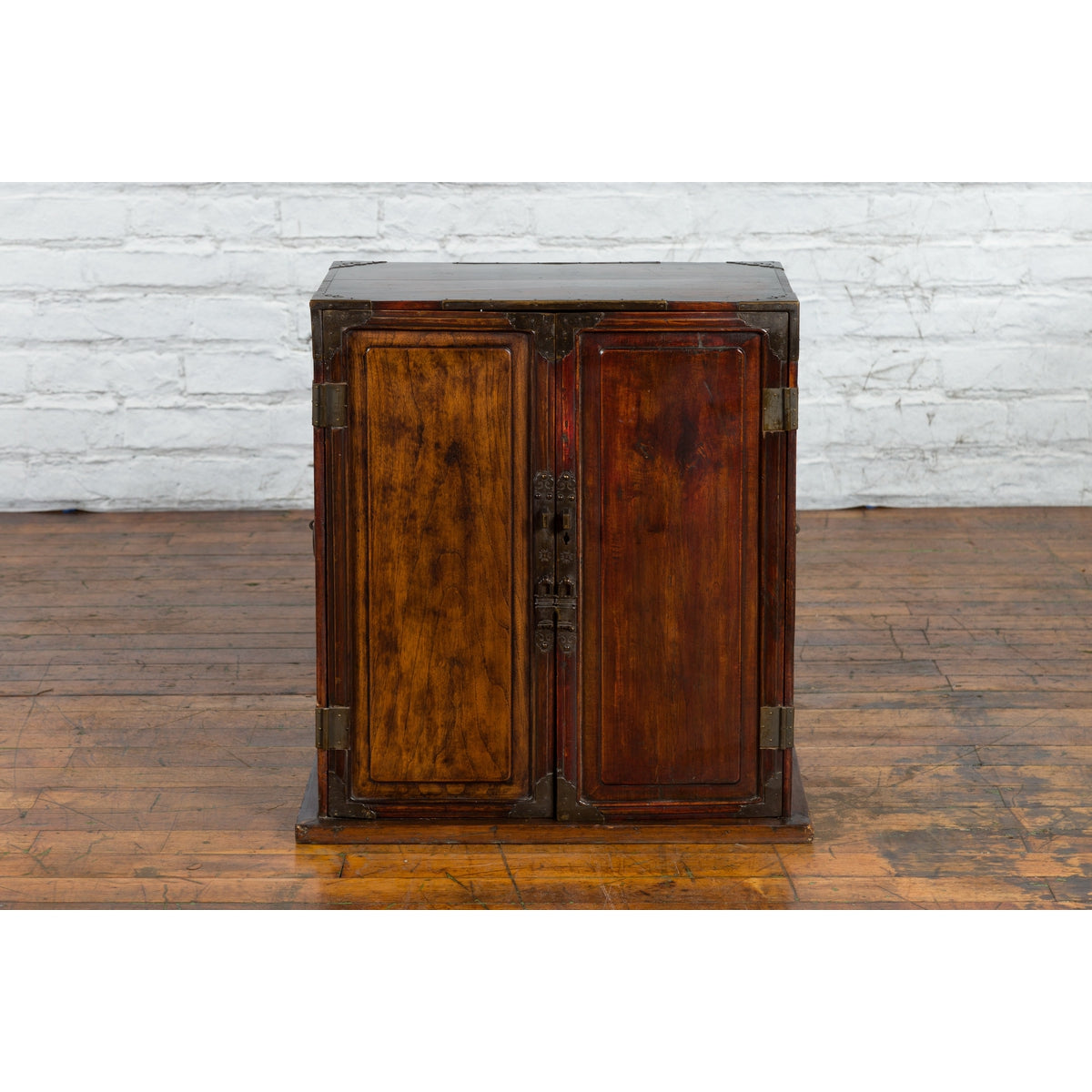 Chinese Qing Dynasty 19th Century Bedside Cabinet with Brass Ornaments-2. Asian & Chinese Furniture, Art, Antiques, Vintage Home Décor for sale at FEA Home