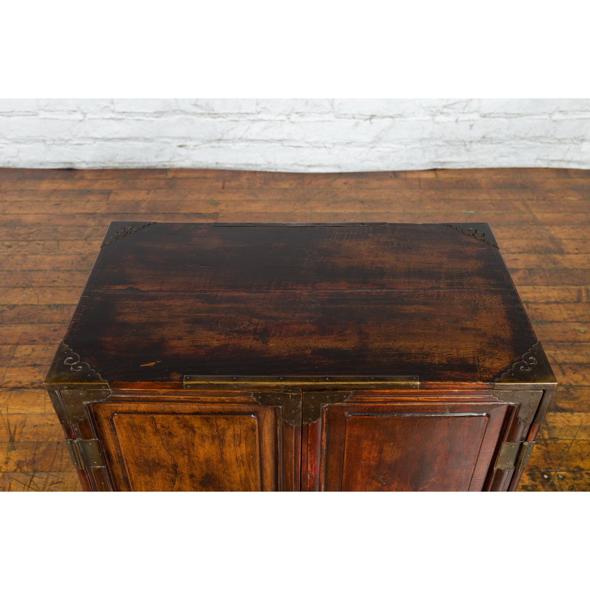 Chinese Qing Dynasty 19th Century Bedside Cabinet with Brass Ornaments-5. Asian & Chinese Furniture, Art, Antiques, Vintage Home Décor for sale at FEA Home