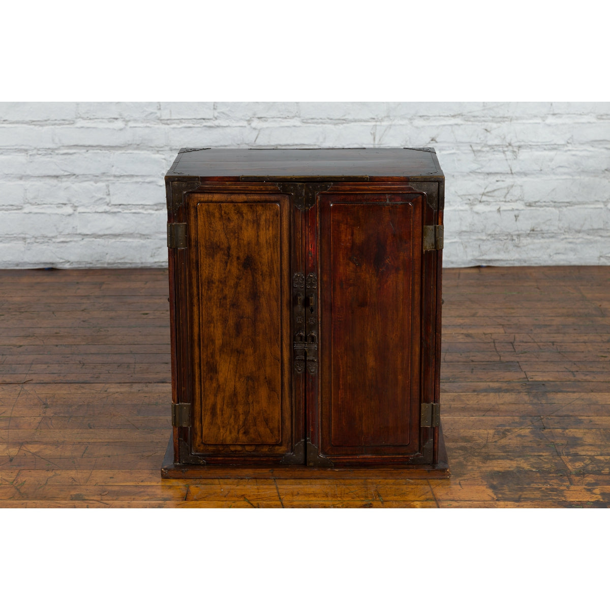 Chinese Qing Dynasty 19th Century Bedside Cabinet with Brass Ornaments-6. Asian & Chinese Furniture, Art, Antiques, Vintage Home Décor for sale at FEA Home