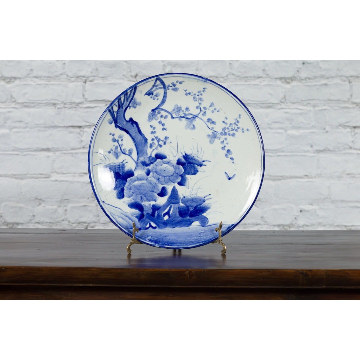 19th Century Japanese Porcelain Plate with Hand-Painted Blue and White Décor-2. Asian & Chinese Furniture, Art, Antiques, Vintage Home Décor for sale at FEA Home