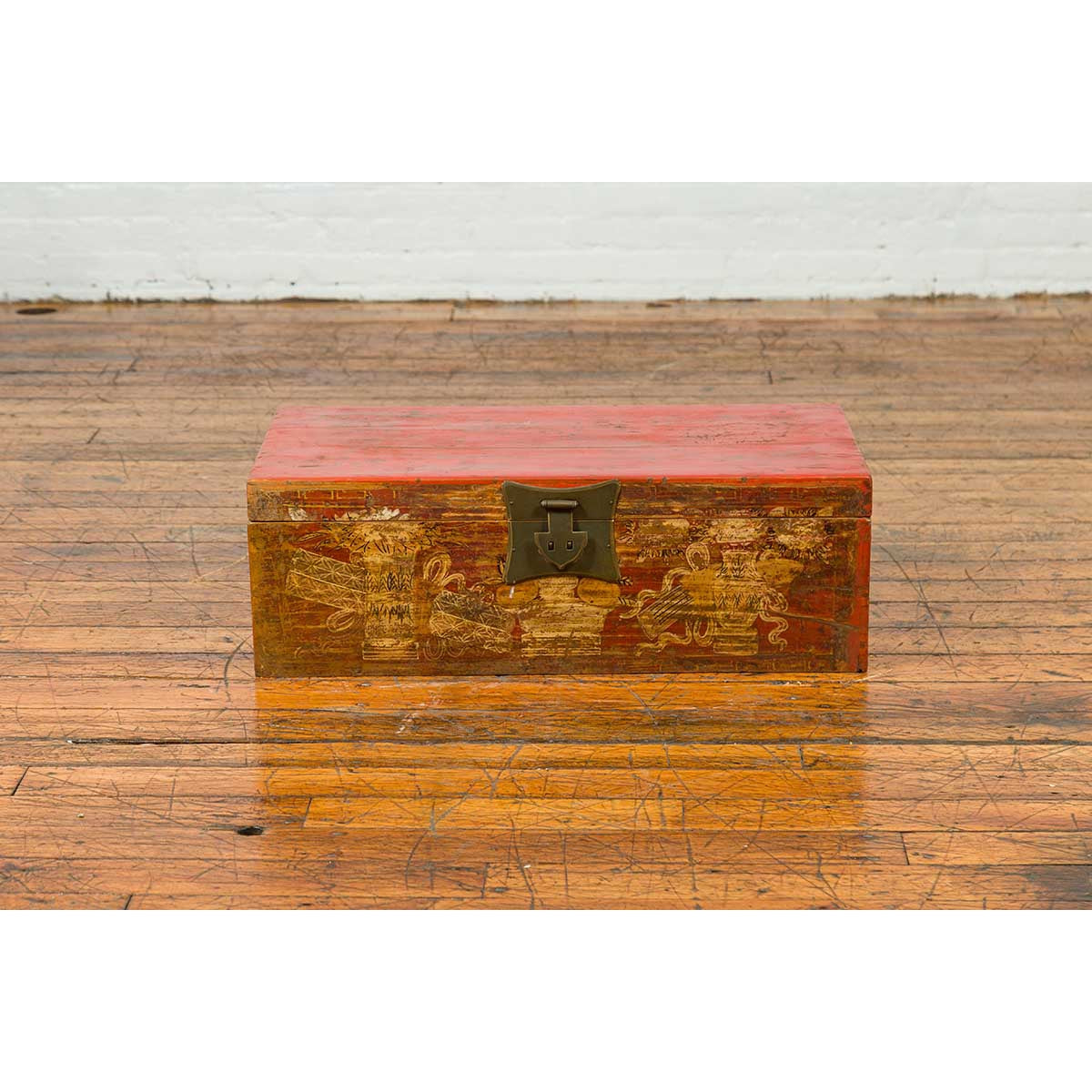 Chinese Vintage Red Lacquered Box with Golden Motifs and Bronze Hardware-4. Asian & Chinese Furniture, Art, Antiques, Vintage Home Décor for sale at FEA Home