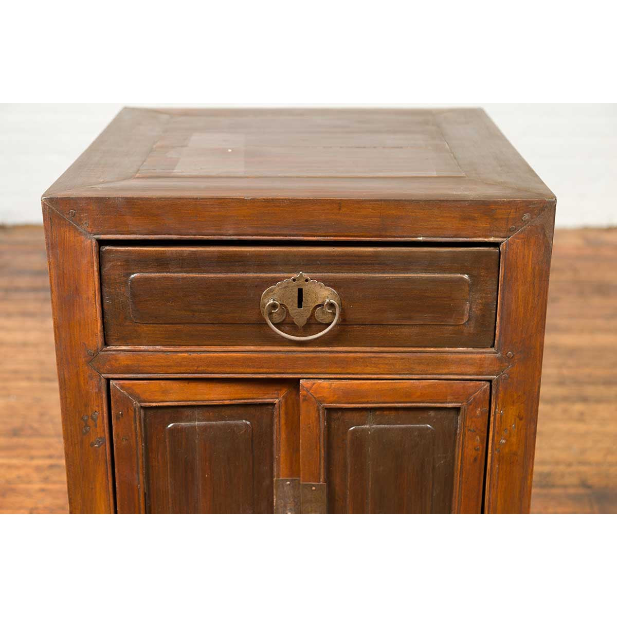 Vintage Chinese Midcentury Two-Toned Side Table with Drawer and Double Doors-8. Asian & Chinese Furniture, Art, Antiques, Vintage Home Décor for sale at FEA Home