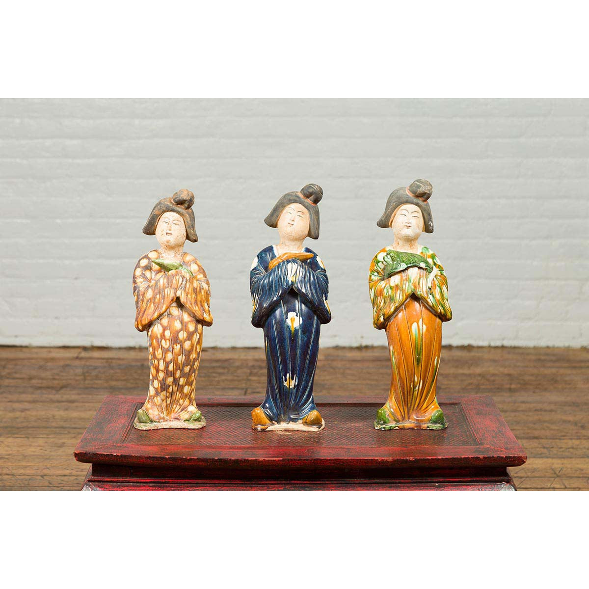 Statue of a Chinese Court Lady Wearing Brown Patterned Kimono and Holding a Baby-8. Asian & Chinese Furniture, Art, Antiques, Vintage Home Décor for sale at FEA Home