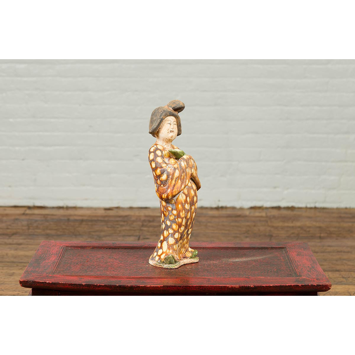 Statue of a Chinese Court Lady Wearing Brown Patterned Kimono and Holding a Baby-4. Asian & Chinese Furniture, Art, Antiques, Vintage Home Décor for sale at FEA Home