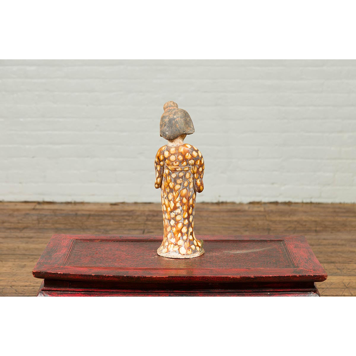 Statue of a Chinese Court Lady Wearing Brown Patterned Kimono and Holding a Baby-7. Asian & Chinese Furniture, Art, Antiques, Vintage Home Décor for sale at FEA Home